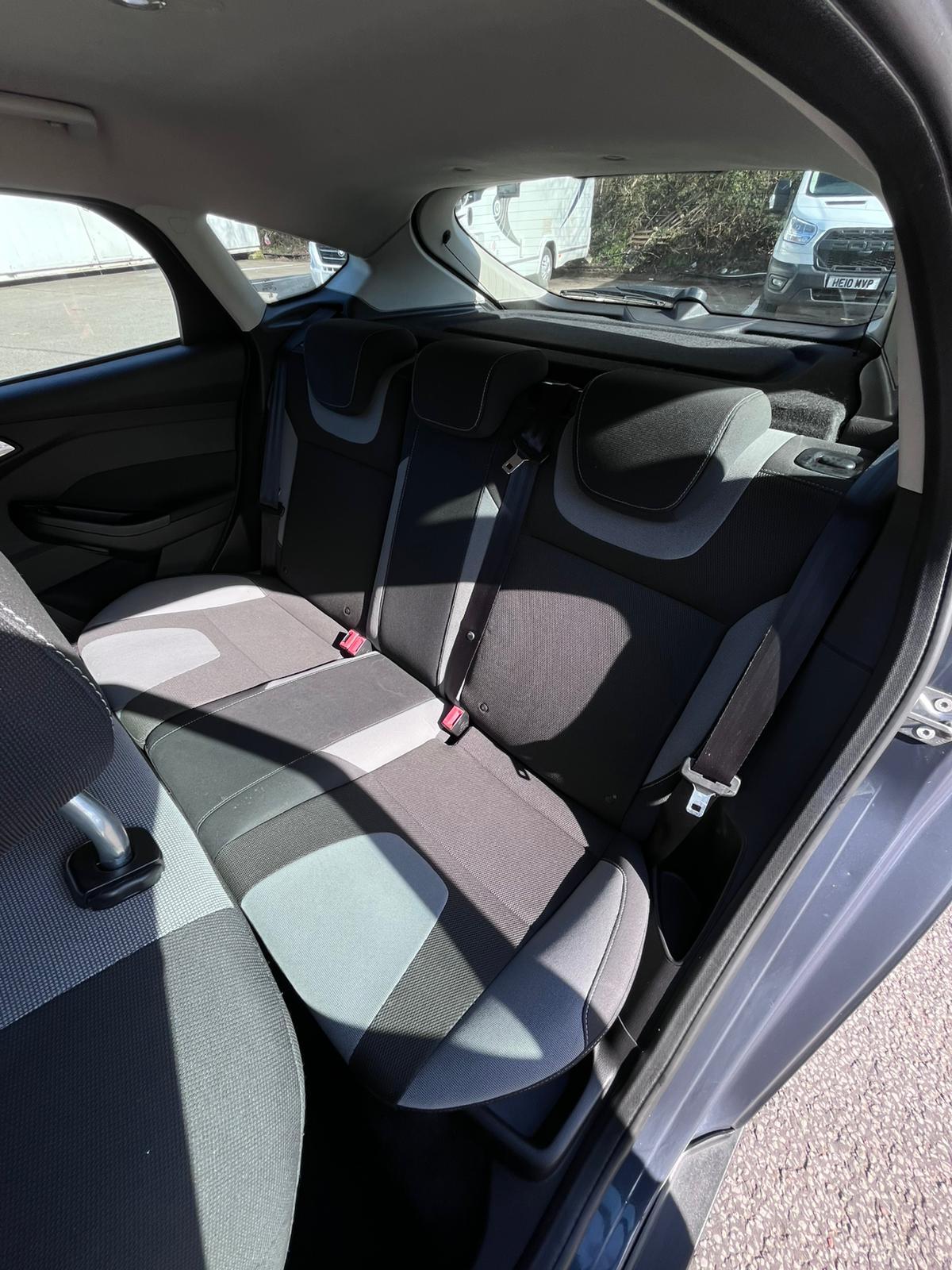 Ford Focus 1.6 TDCi Zetec Hatchback 5dr Diesel Manual Euro 5 (s/s) (115 ps)