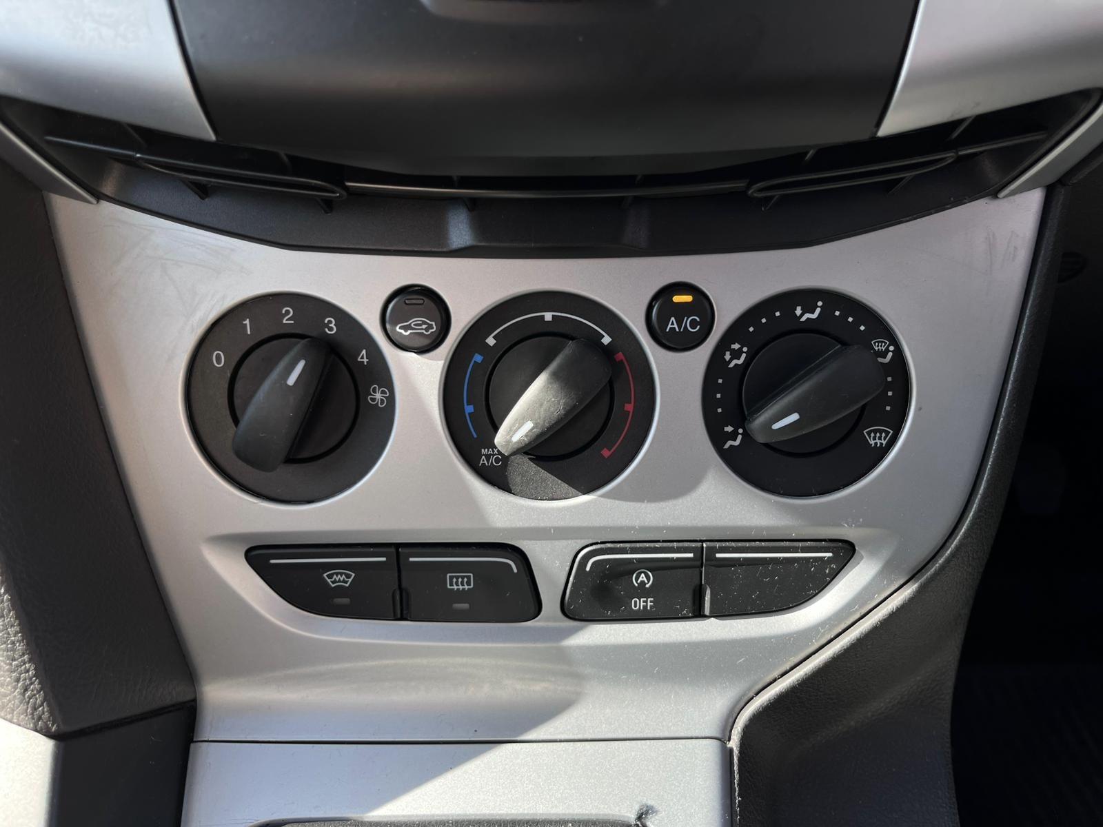 Ford Focus 1.6 TDCi Zetec Hatchback 5dr Diesel Manual Euro 5 (s/s) (115 ps)