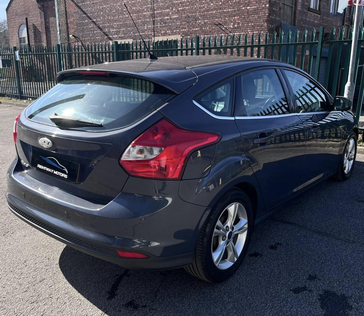 Ford Focus 1.6 TDCi Zetec Hatchback 5dr Diesel Manual Euro 5 (s/s) (115 ps)