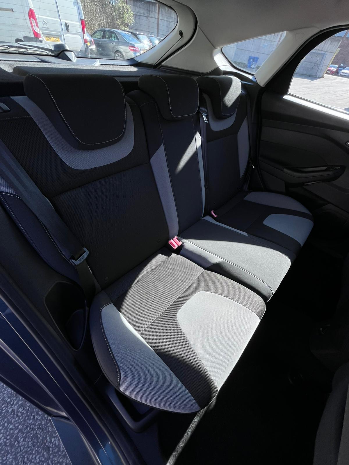 Ford Focus 1.6 TDCi Zetec Hatchback 5dr Diesel Manual Euro 5 (s/s) (115 ps)