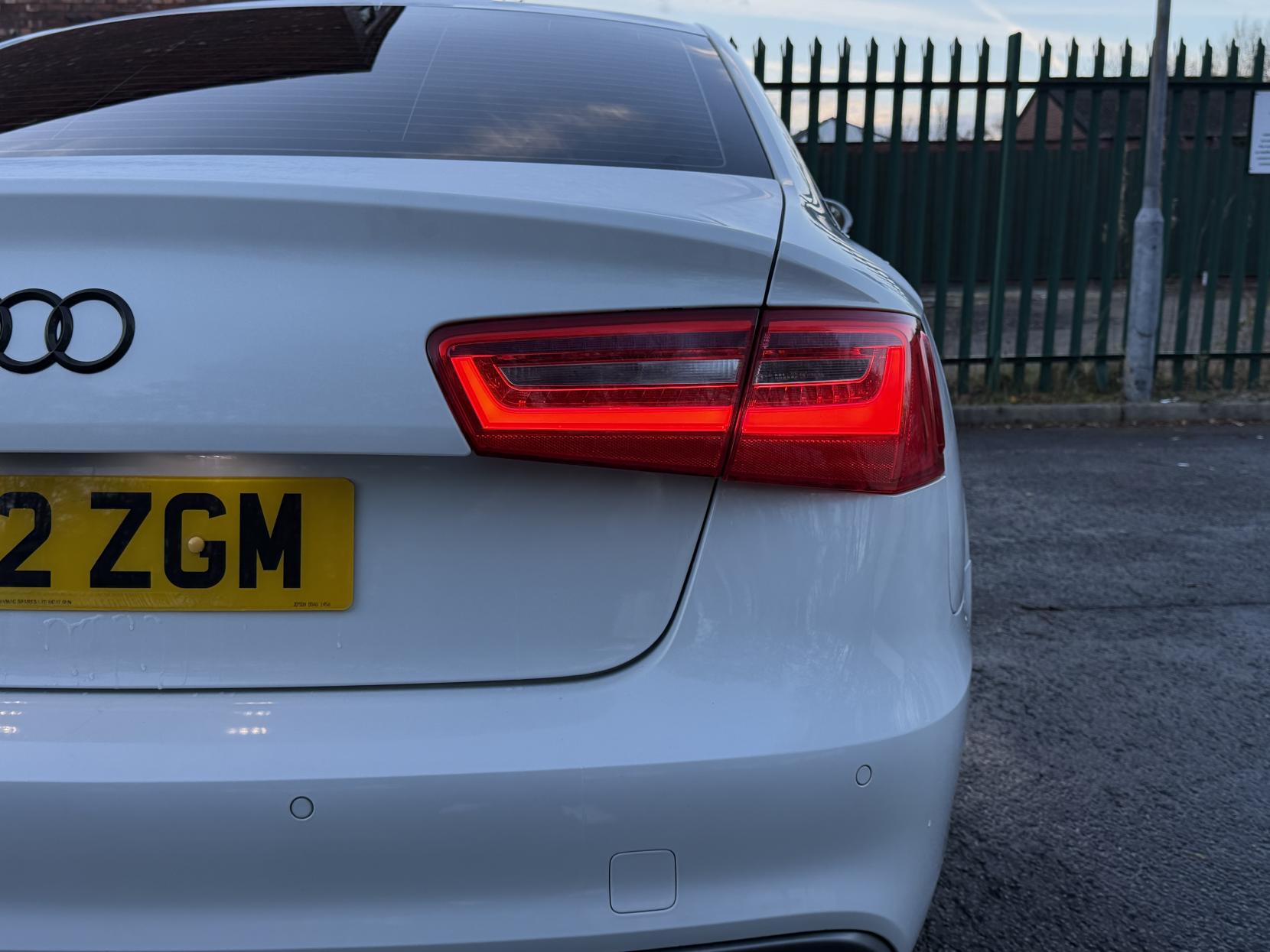 Audi A6 Saloon 2.0 TDI S line Saloon 4dr Diesel Multitronic Euro 5 (s/s) (177 ps)