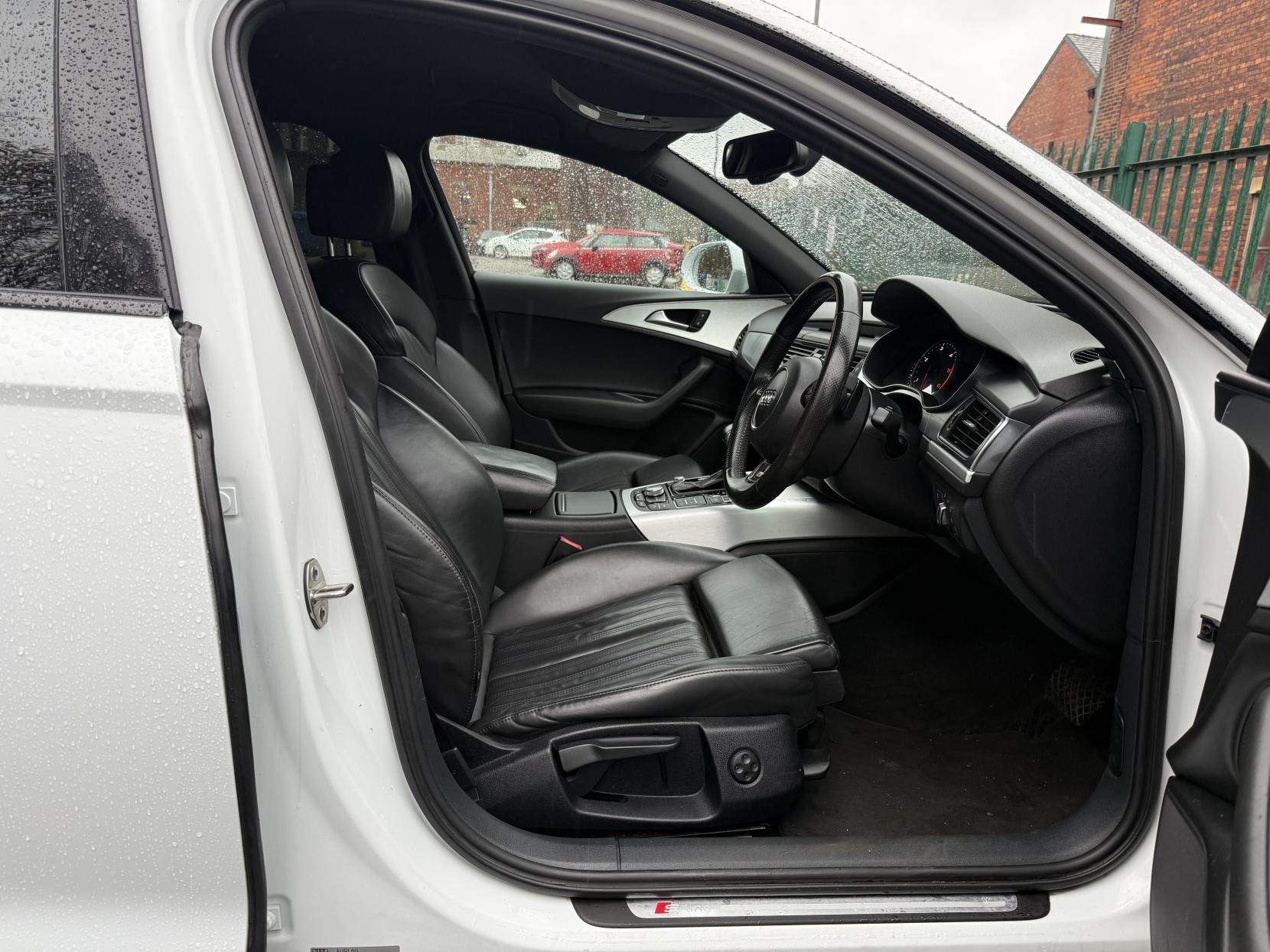 Audi A6 Saloon 2.0 TDI S line Saloon 4dr Diesel Multitronic Euro 5 (s/s) (177 ps)