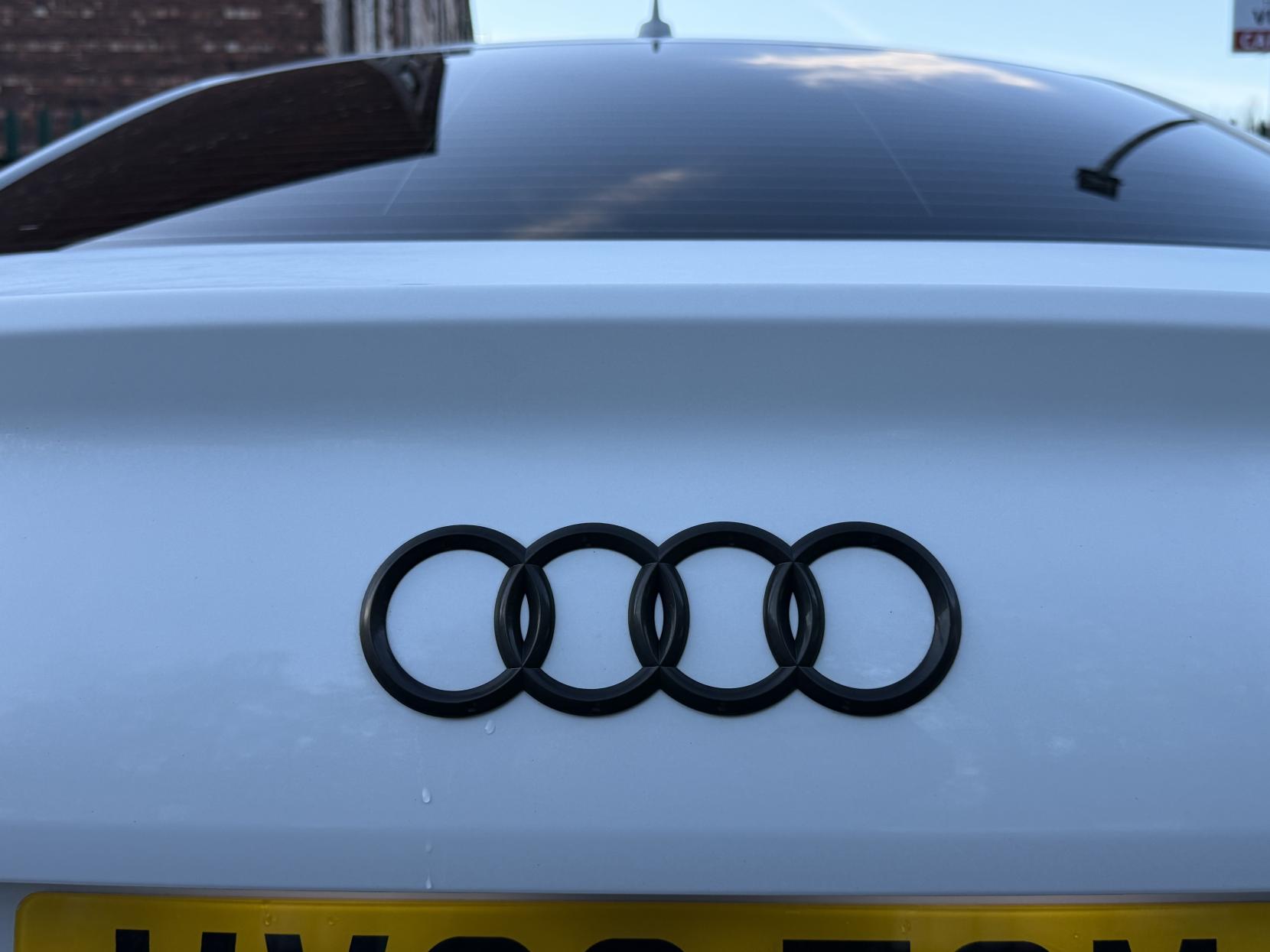 Audi A6 Saloon 2.0 TDI S line Saloon 4dr Diesel Multitronic Euro 5 (s/s) (177 ps)