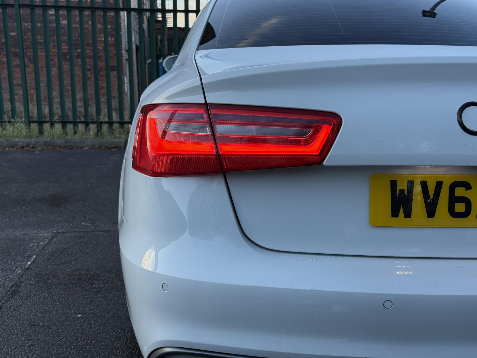 Audi A6 Saloon 2.0 TDI S line Saloon 4dr Diesel Multitronic Euro 5 (s/s) (177 ps)