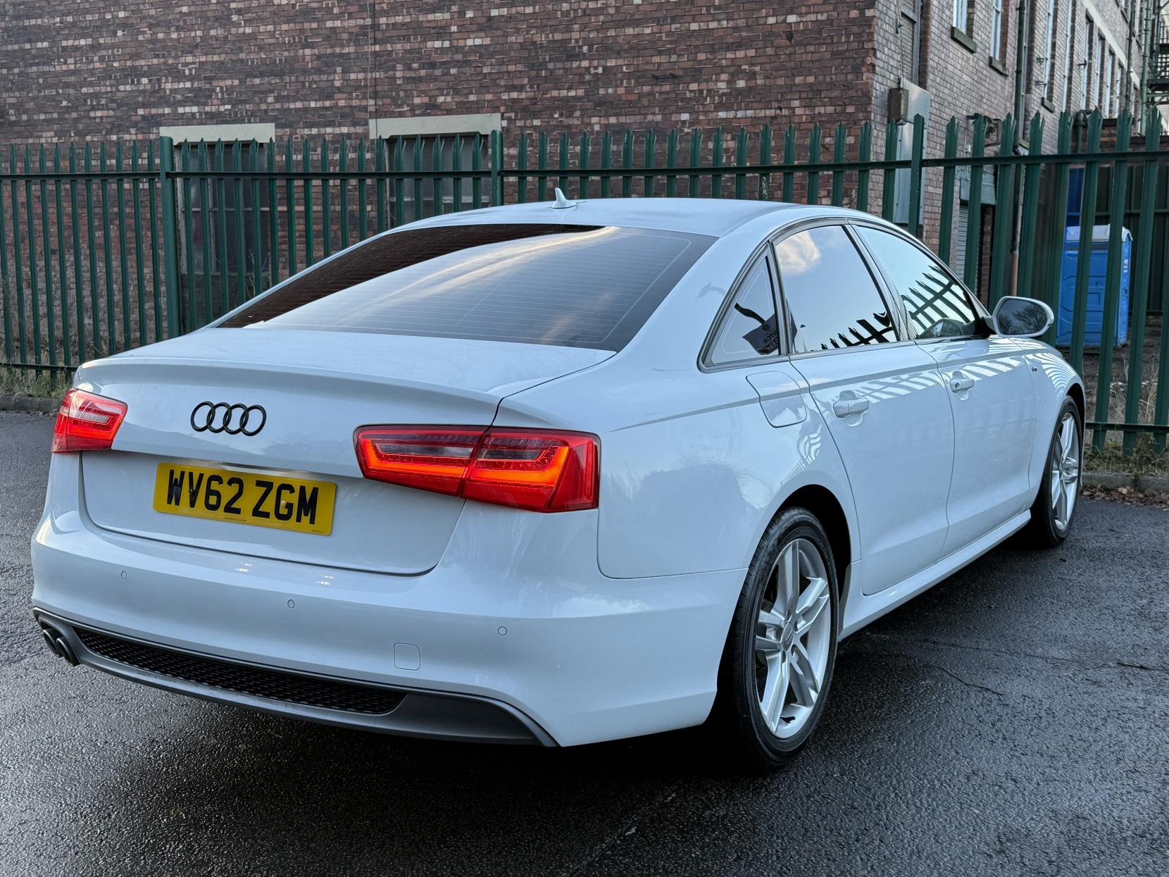 Audi A6 Saloon 2.0 TDI S line Saloon 4dr Diesel Multitronic Euro 5 (s/s) (177 ps)