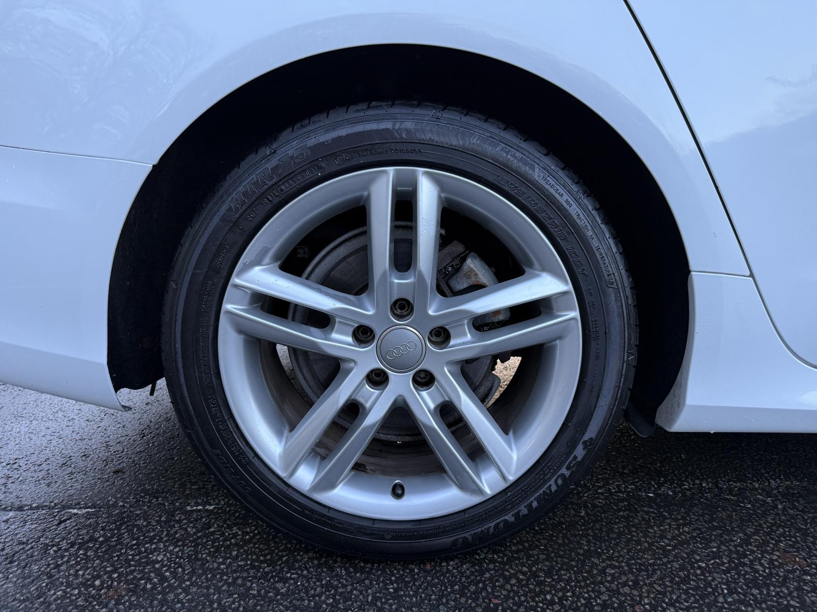 Audi A6 Saloon 2.0 TDI S line Saloon 4dr Diesel Multitronic Euro 5 (s/s) (177 ps)