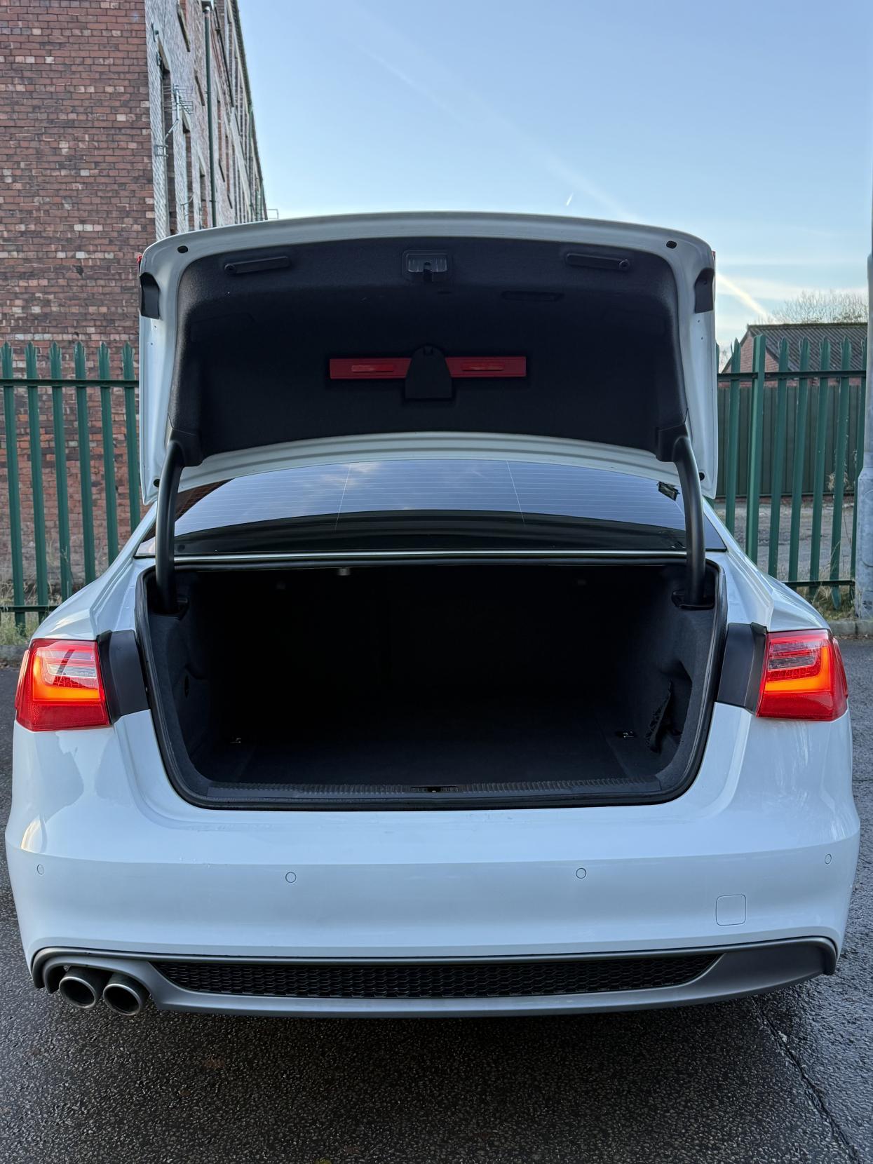 Audi A6 Saloon 2.0 TDI S line Saloon 4dr Diesel Multitronic Euro 5 (s/s) (177 ps)