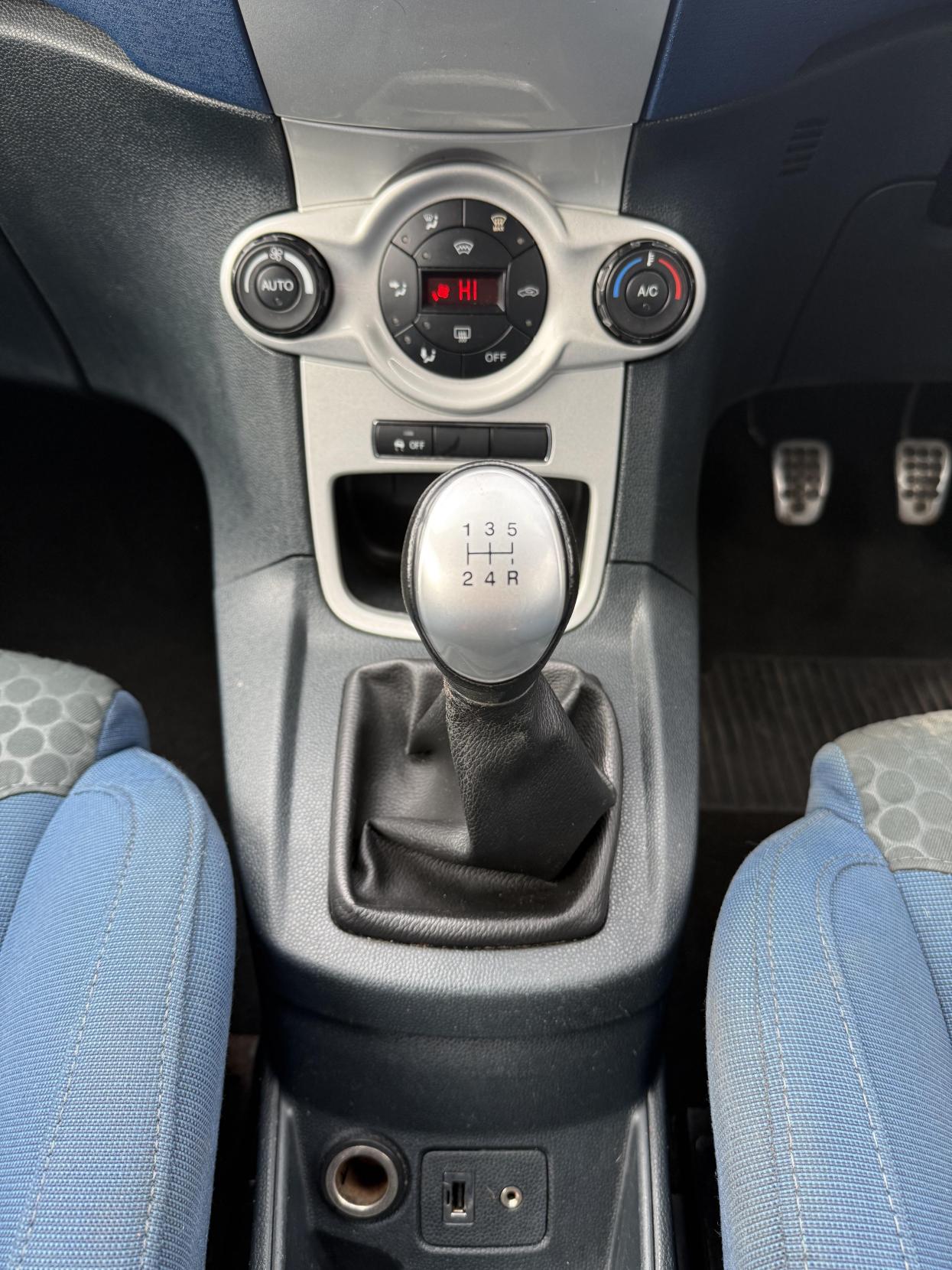 Ford Fiesta 1.6 Zetec S Hatchback 3dr Petrol Manual (139 g/km, 118 bhp)