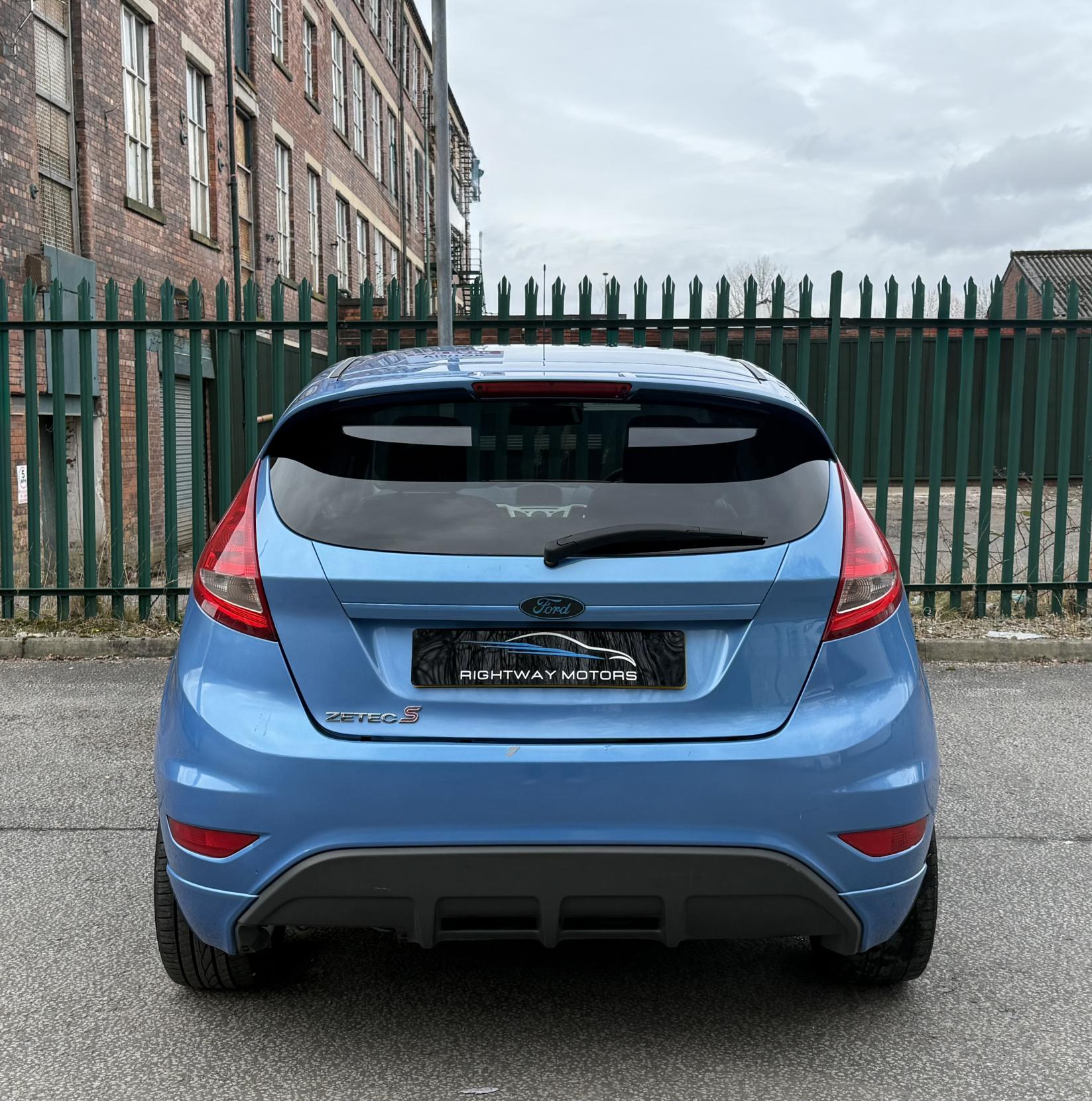 Ford Fiesta 1.6 Zetec S Hatchback 3dr Petrol Manual (139 g/km, 118 bhp)