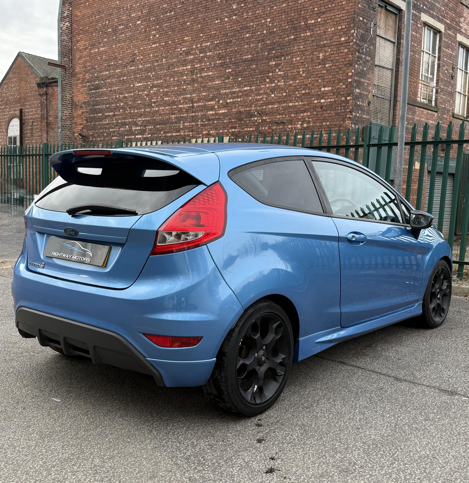 Ford Fiesta 1.6 Zetec S Hatchback 3dr Petrol Manual (139 g/km, 118 bhp)