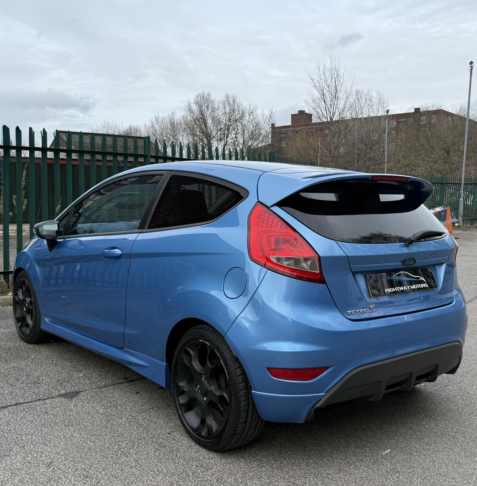 Ford Fiesta 1.6 Zetec S Hatchback 3dr Petrol Manual (139 g/km, 118 bhp)