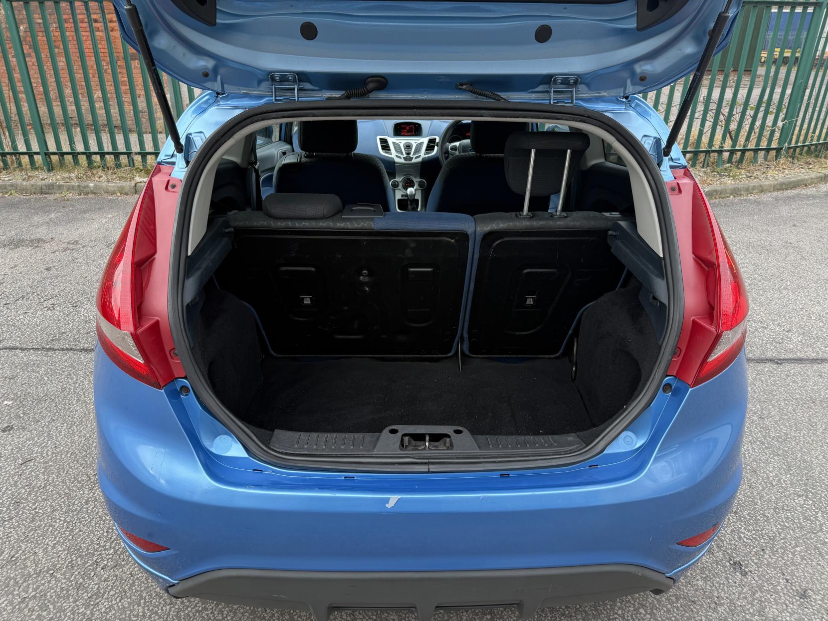 Ford Fiesta 1.6 Zetec S Hatchback 3dr Petrol Manual (139 g/km, 118 bhp)