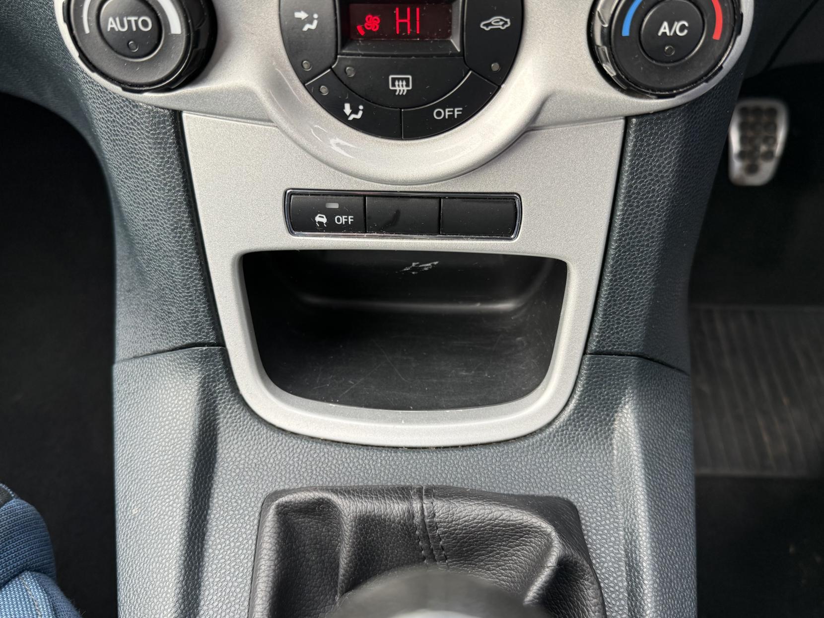 Ford Fiesta 1.6 Zetec S Hatchback 3dr Petrol Manual (139 g/km, 118 bhp)