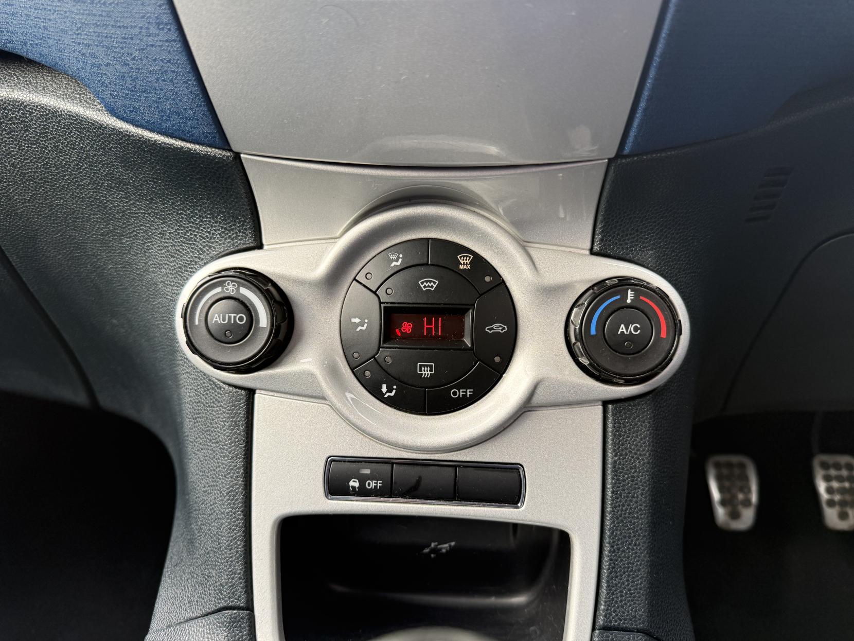 Ford Fiesta 1.6 Zetec S Hatchback 3dr Petrol Manual (139 g/km, 118 bhp)