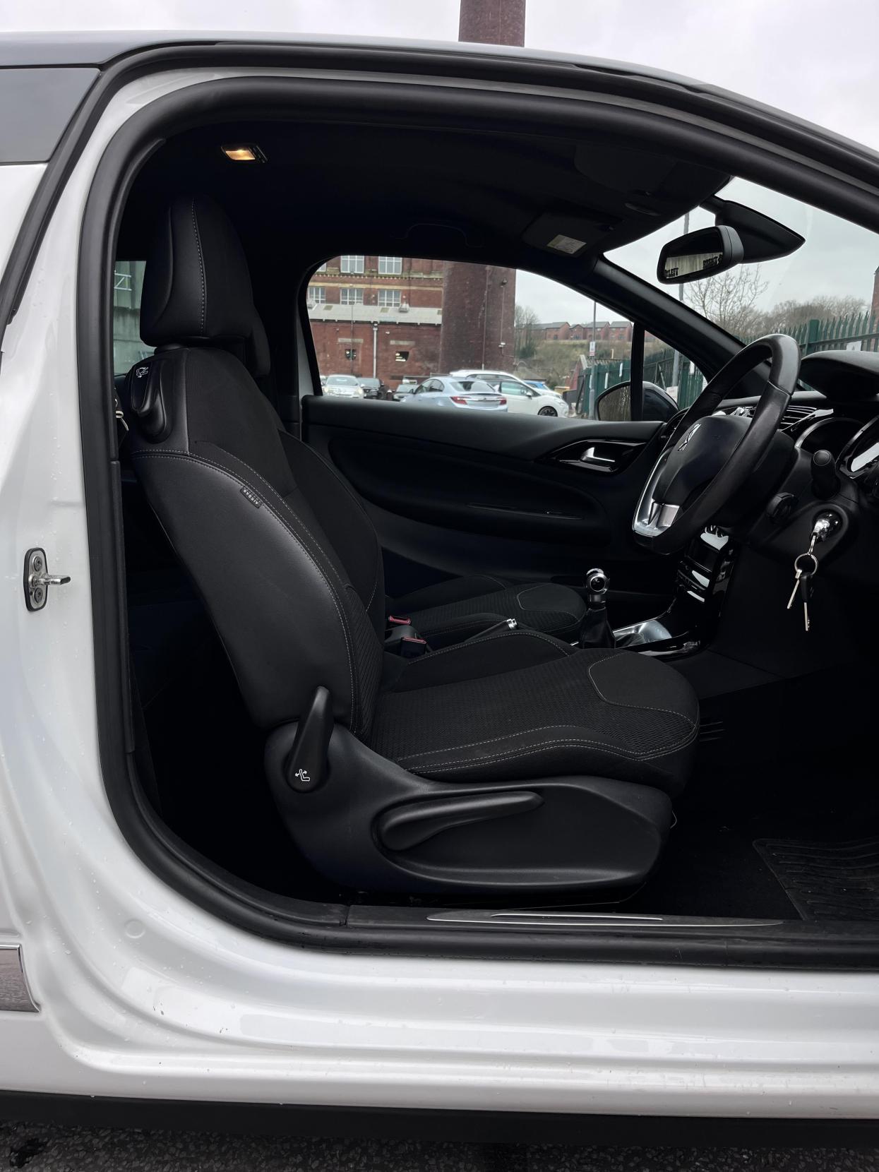 DS AUTOMOBILES DS 3 1.6 BlueHDi DStyle Nav Hatchback 3dr Diesel Manual Euro 6 (s/s) (100 ps)