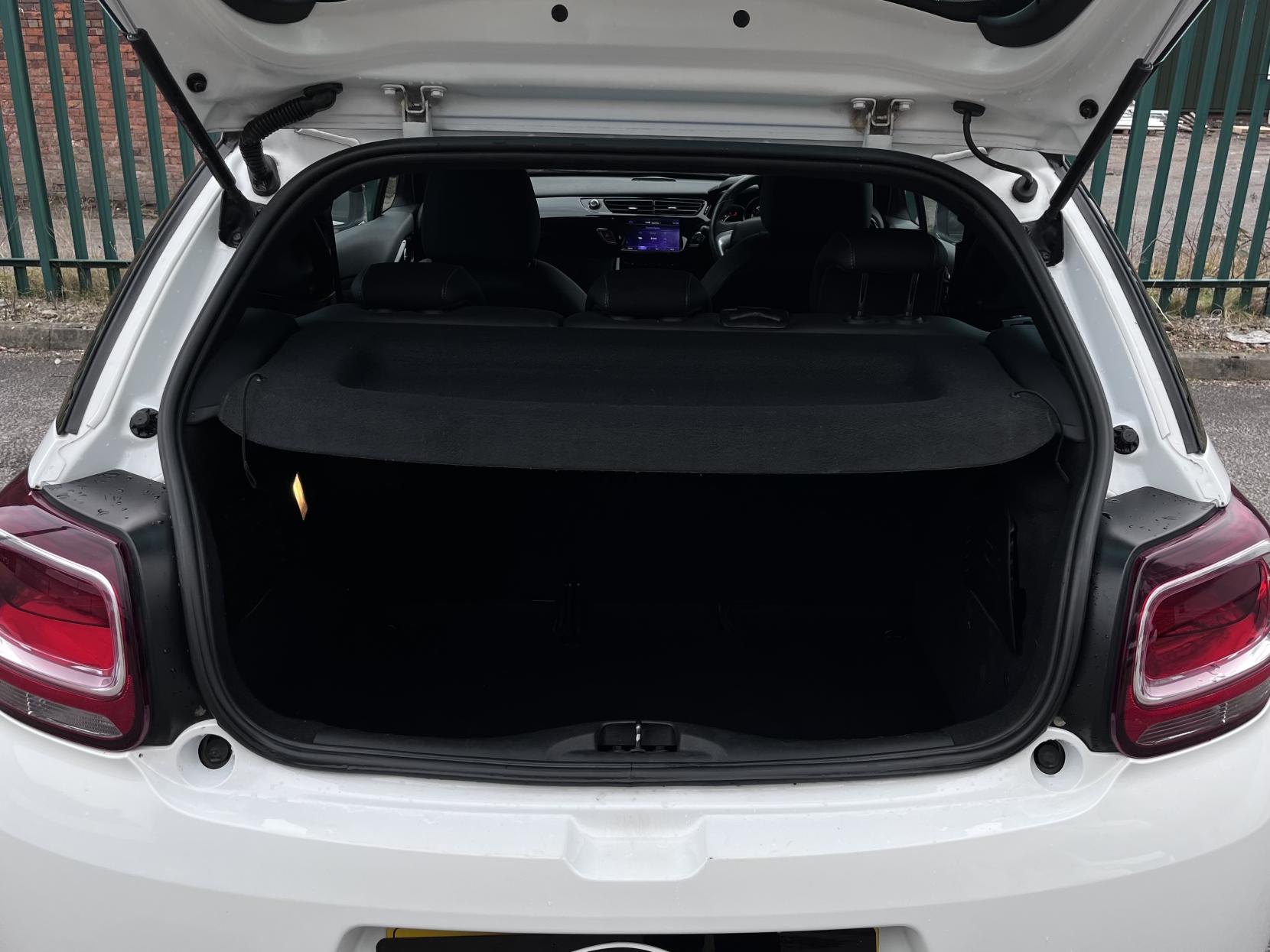 DS AUTOMOBILES DS 3 1.6 BlueHDi DStyle Nav Hatchback 3dr Diesel Manual Euro 6 (s/s) (100 ps)