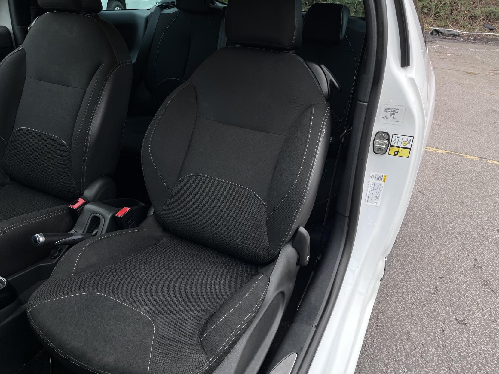 DS AUTOMOBILES DS 3 1.6 BlueHDi DStyle Nav Hatchback 3dr Diesel Manual Euro 6 (s/s) (100 ps)