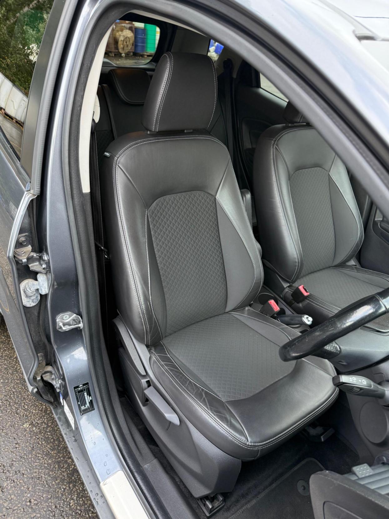 Ford EcoSport 1.0T EcoBoost Titanium 2WD Euro 5 (s/s) 5dr