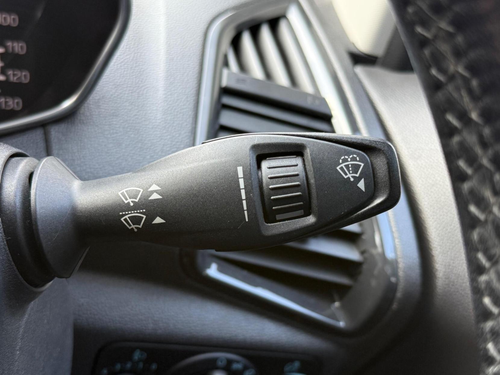 Ford EcoSport 1.0T EcoBoost Titanium 2WD Euro 5 (s/s) 5dr