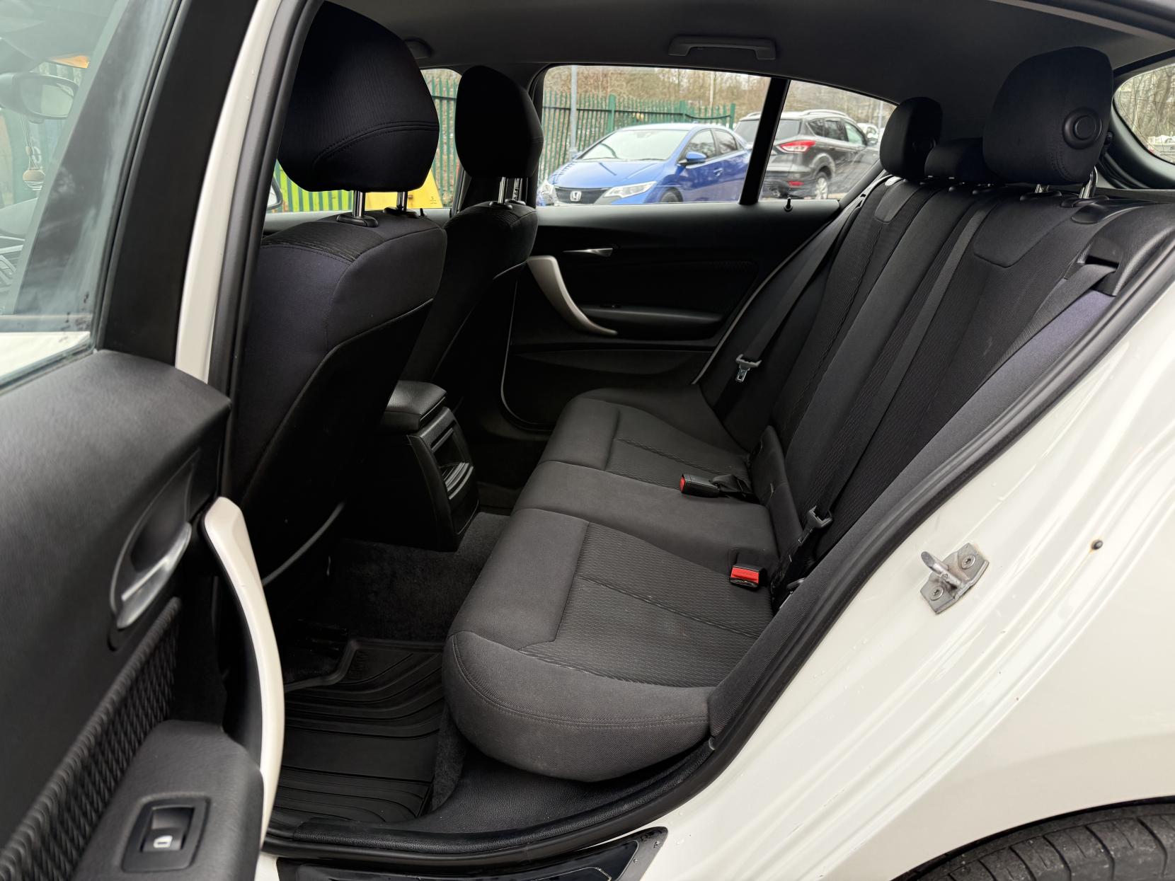 BMW 1 Series 2.0 120d SE Hatchback 5dr Diesel Manual xDrive Euro 5 (s/s) (184 ps)