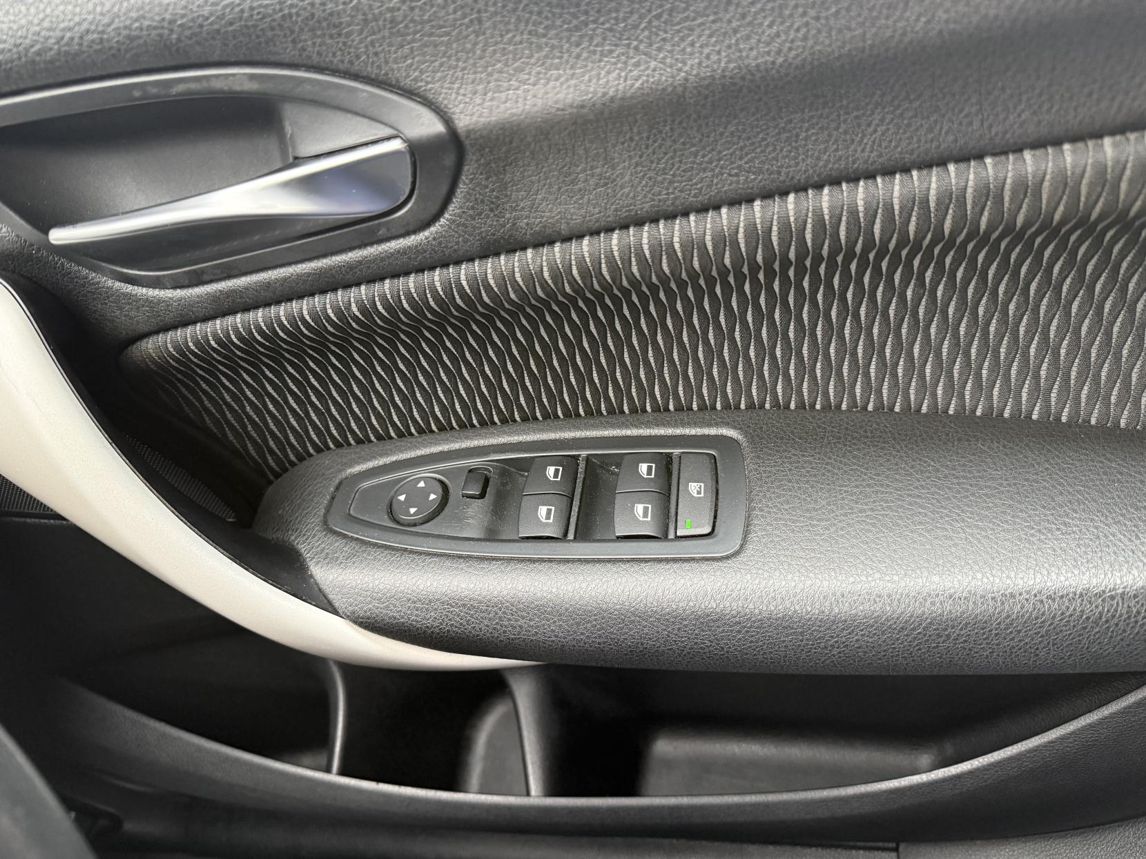 BMW 1 Series 2.0 120d SE Hatchback 5dr Diesel Manual xDrive Euro 5 (s/s) (184 ps)