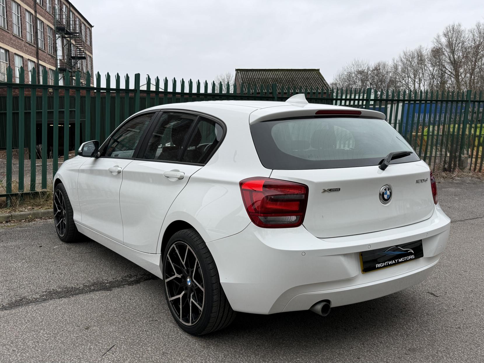 BMW 1 Series 2.0 120d SE Hatchback 5dr Diesel Manual xDrive Euro 5 (s/s) (184 ps)