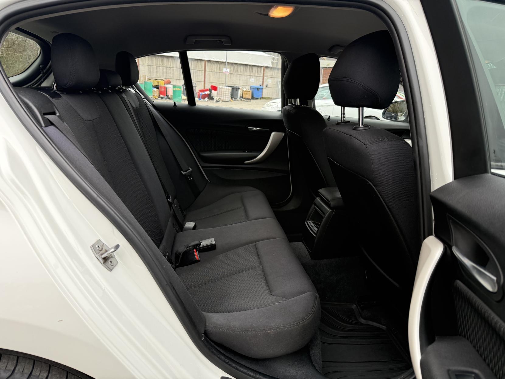 BMW 1 Series 2.0 120d SE Hatchback 5dr Diesel Manual xDrive Euro 5 (s/s) (184 ps)