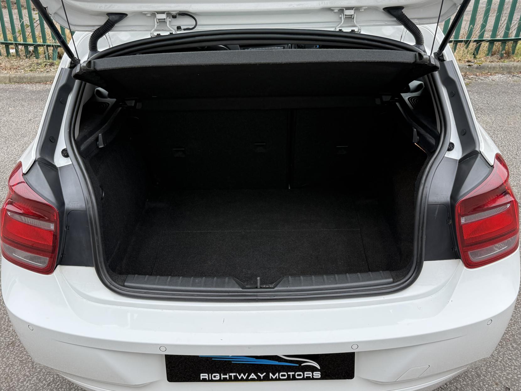 BMW 1 Series 2.0 120d SE Hatchback 5dr Diesel Manual xDrive Euro 5 (s/s) (184 ps)