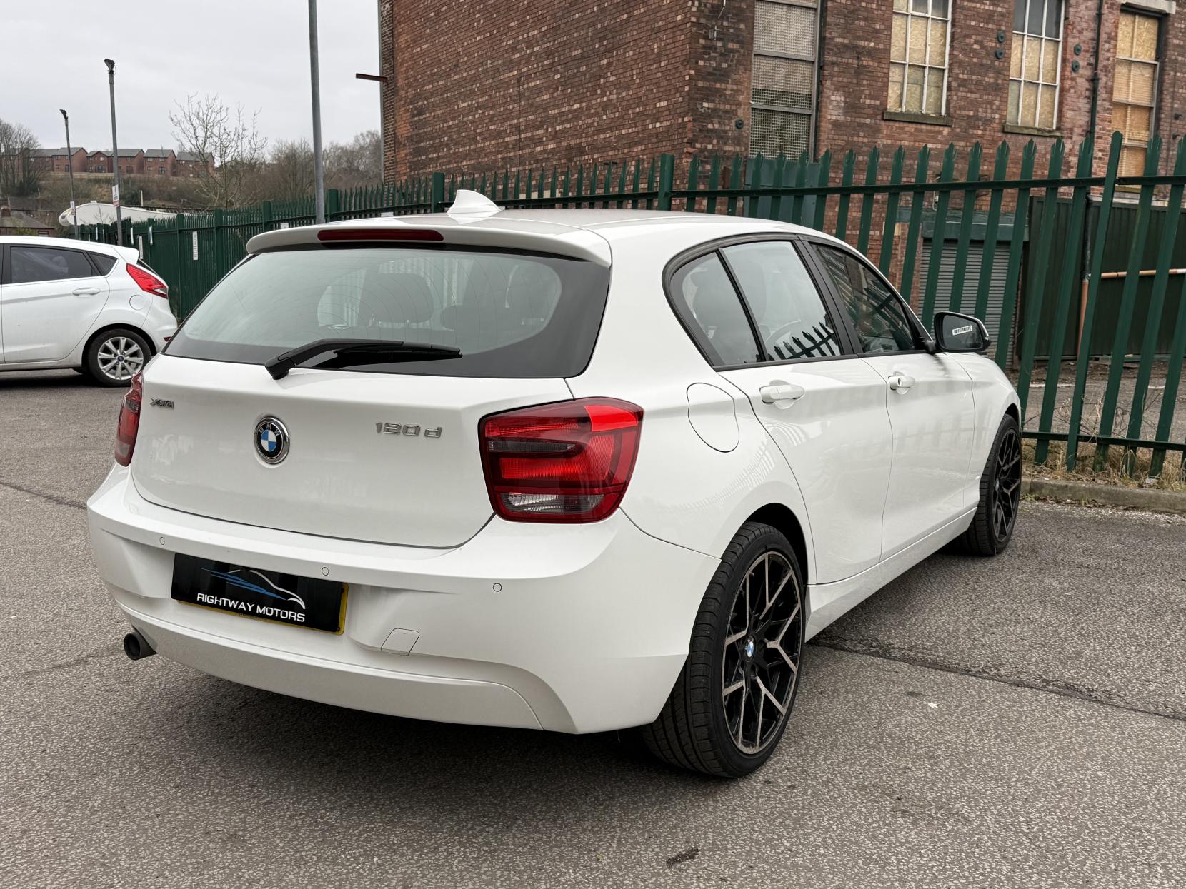 BMW 1 Series 2.0 120d SE Hatchback 5dr Diesel Manual xDrive Euro 5 (s/s) (184 ps)