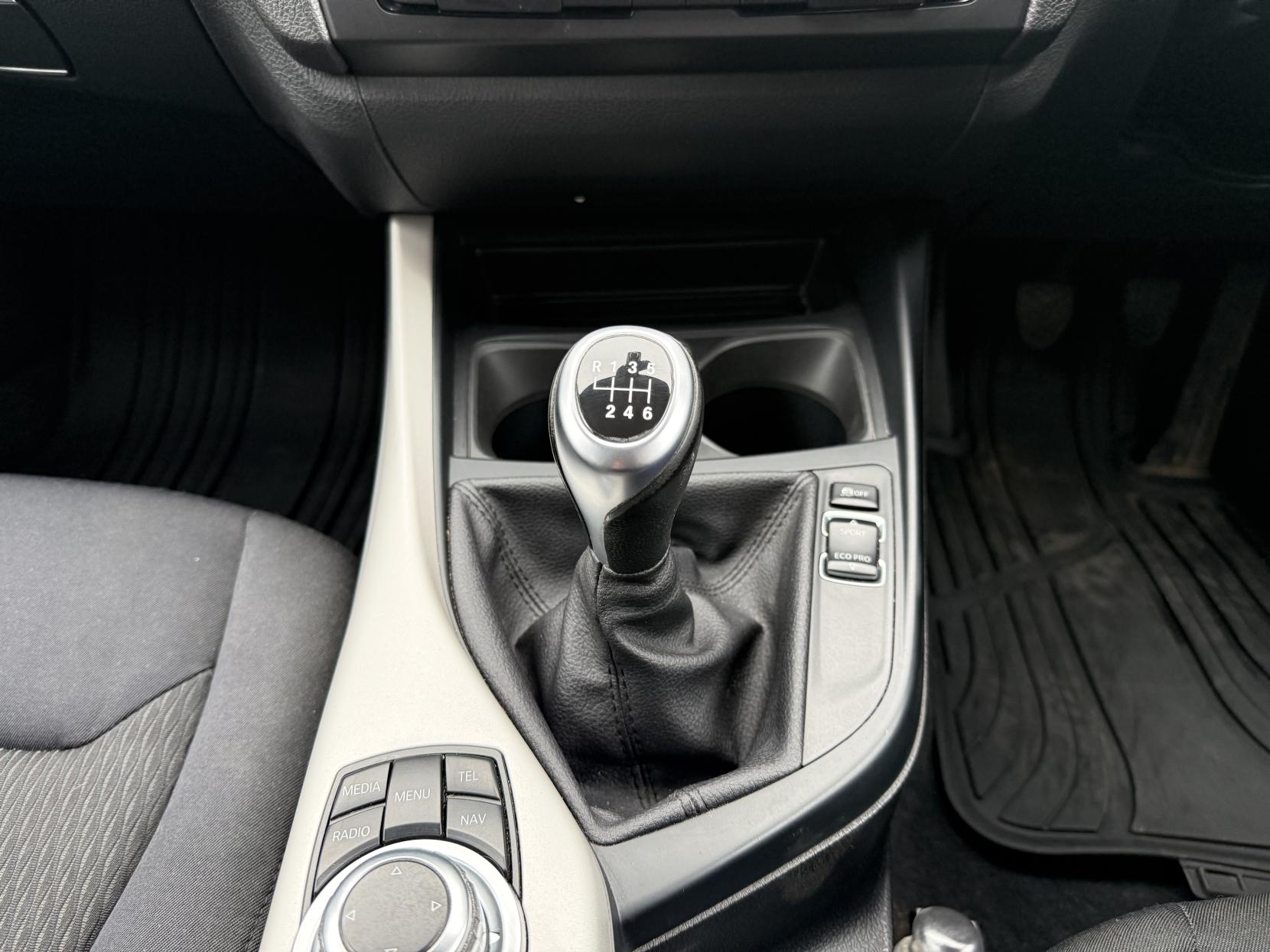 BMW 1 Series 2.0 120d SE Hatchback 5dr Diesel Manual xDrive Euro 5 (s/s) (184 ps)