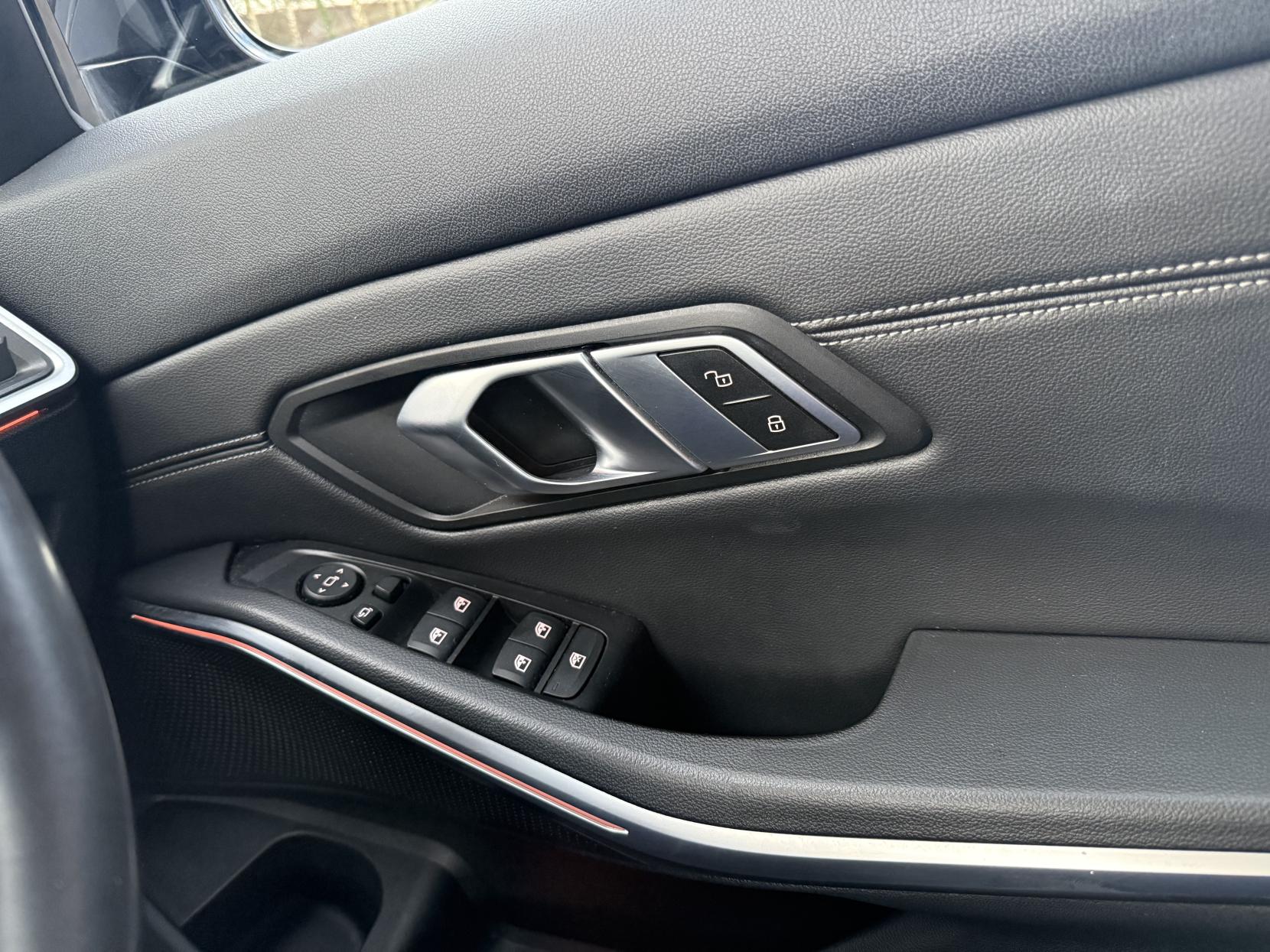 BMW 3 Series 2.0 320i M Sport Saloon 4dr Petrol Auto Euro 6 (s/s) (184 ps)