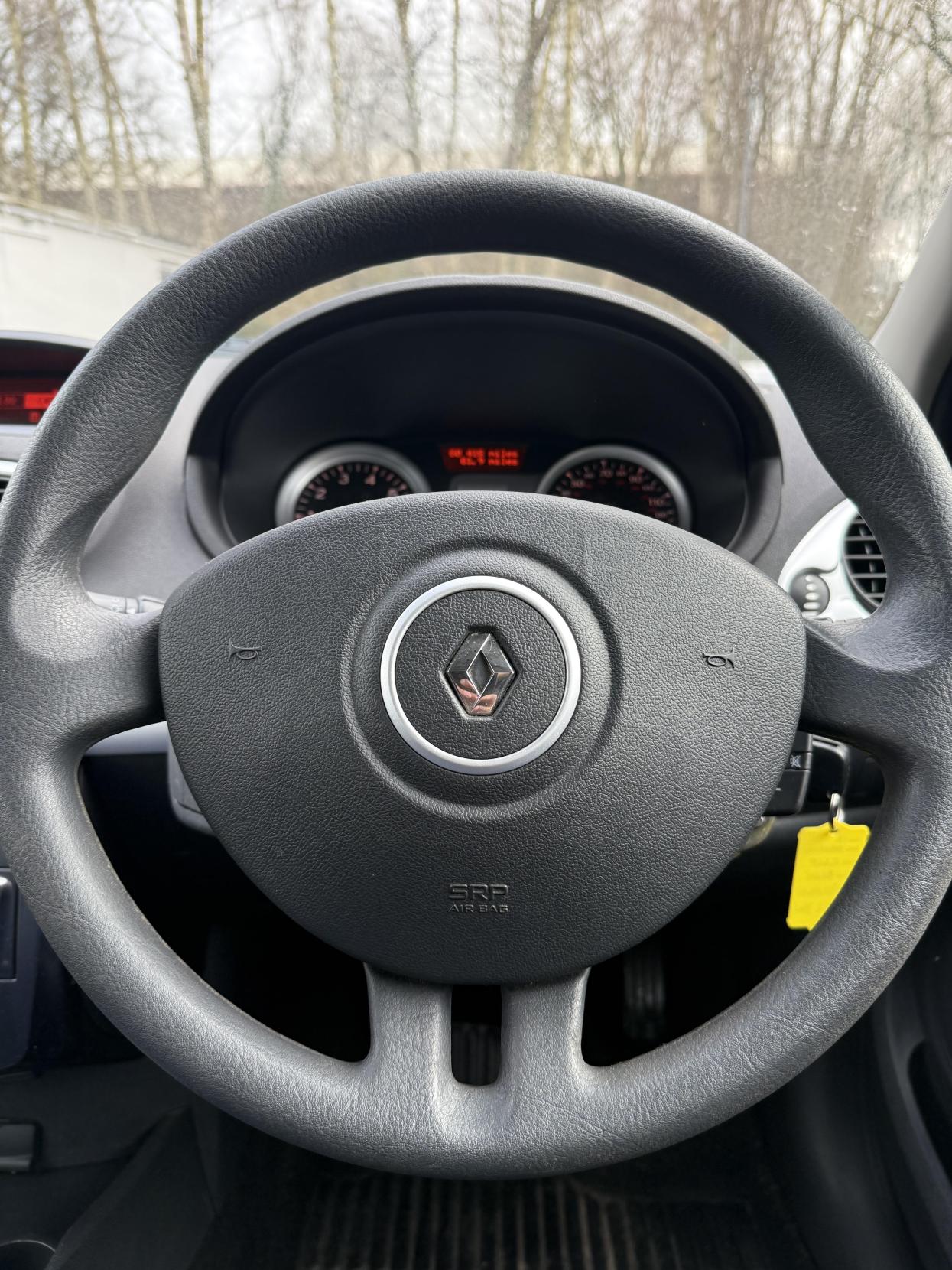 Renault Clio 1.2 Expression + Hatchback 5dr Petrol Manual Euro 5 (75 ps)