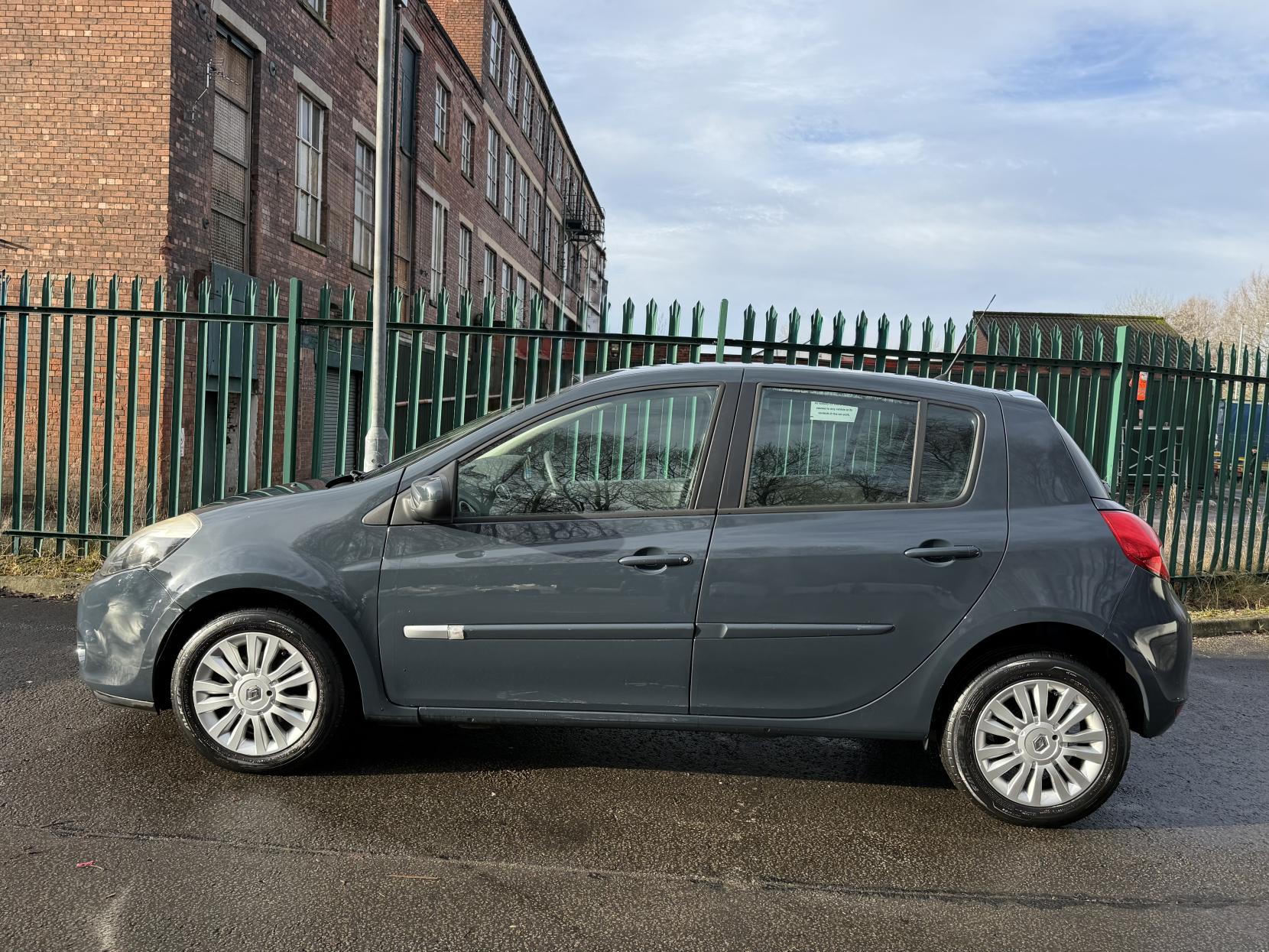 Renault Clio 1.2 Expression + Hatchback 5dr Petrol Manual Euro 5 (75 ps)