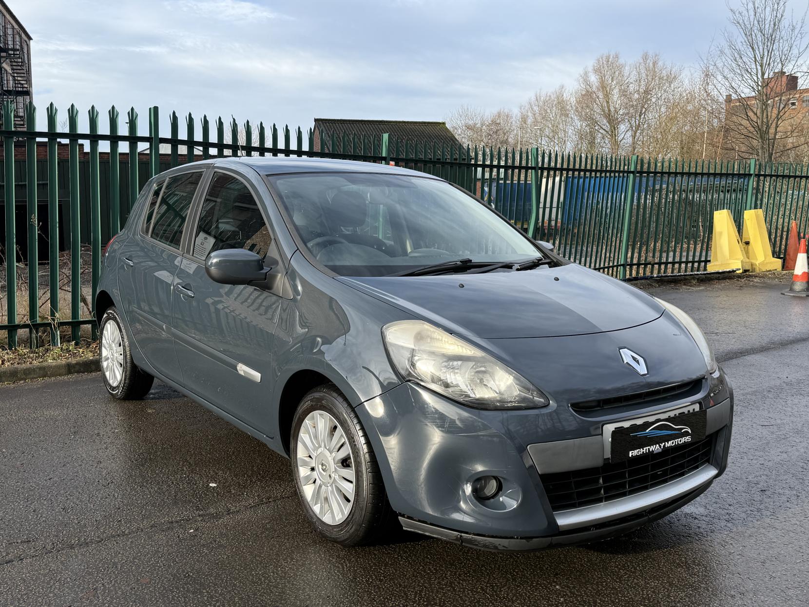 Renault Clio 1.2 Expression + Hatchback 5dr Petrol Manual Euro 5 (75 ps)