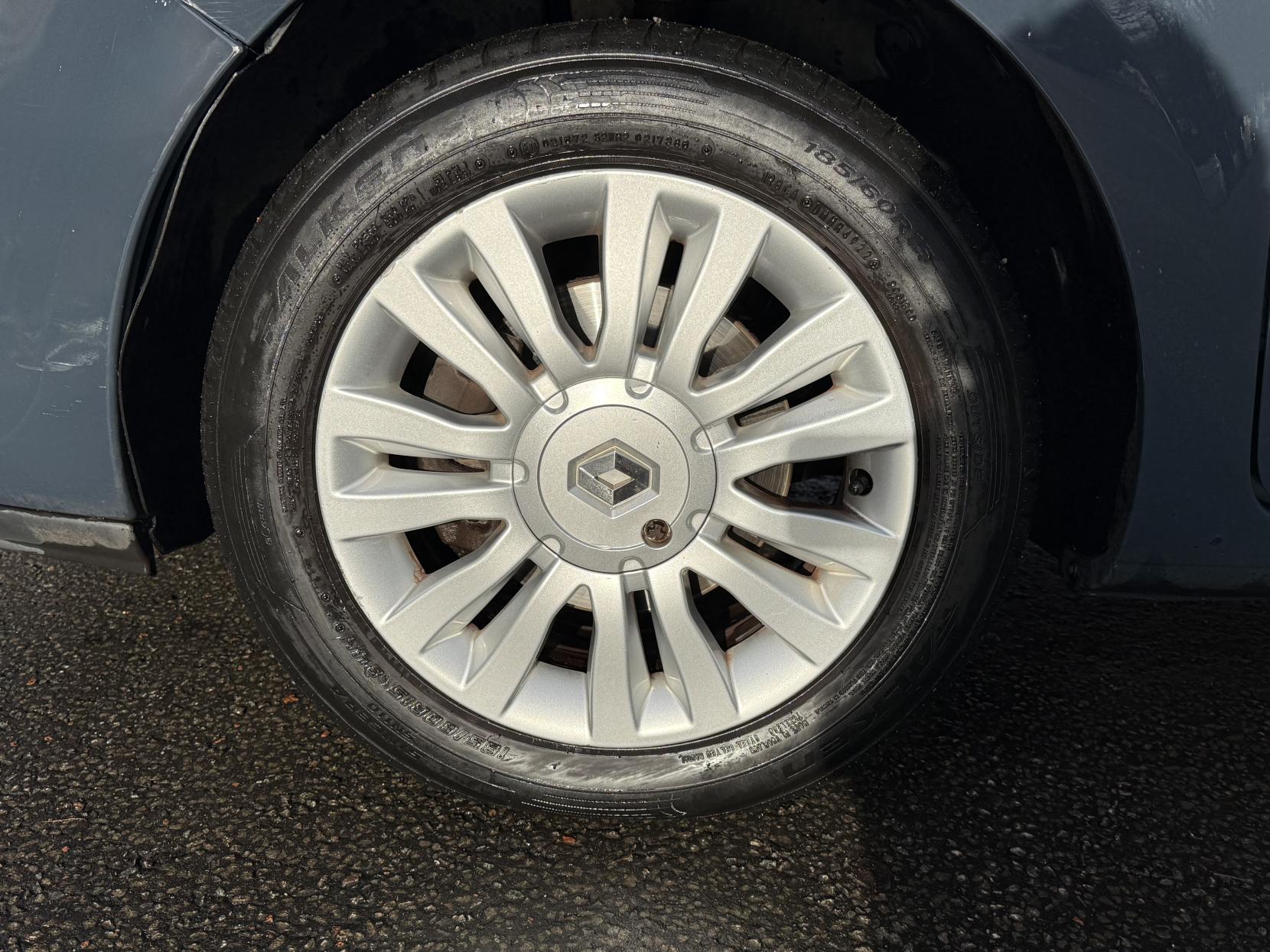 Renault Clio 1.2 Expression + Hatchback 5dr Petrol Manual Euro 5 (75 ps)