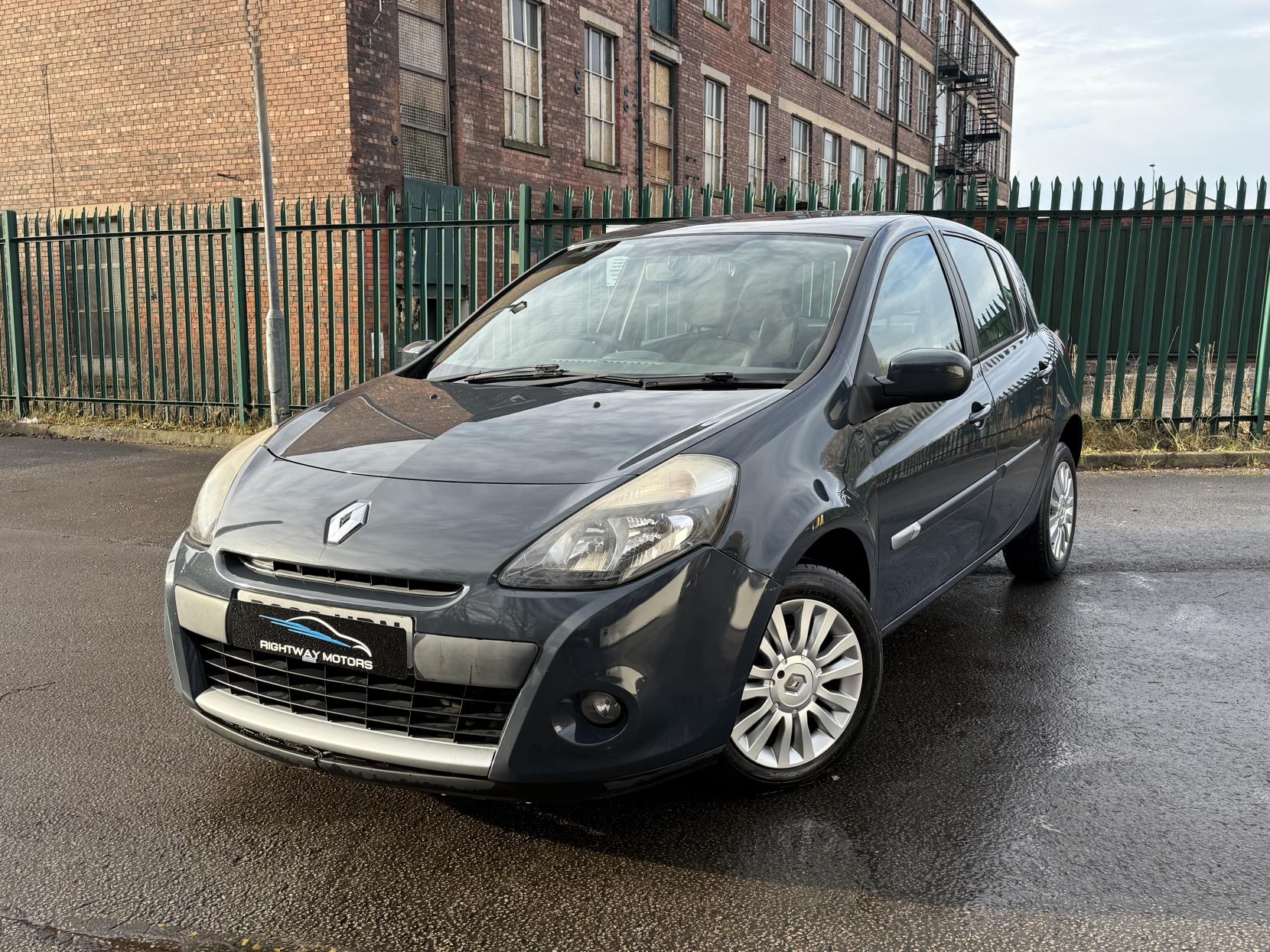 Renault Clio 1.2 Expression + Hatchback 5dr Petrol Manual Euro 5 (75 ps)