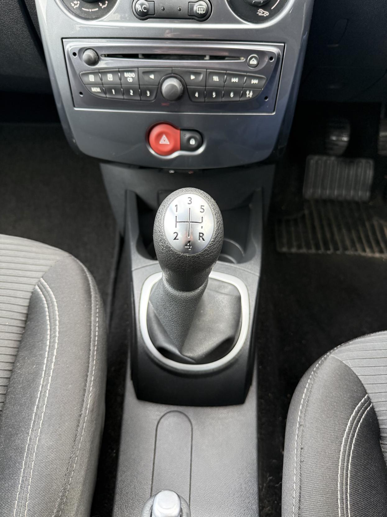 Renault Clio 1.2 Expression + Hatchback 5dr Petrol Manual Euro 5 (75 ps)