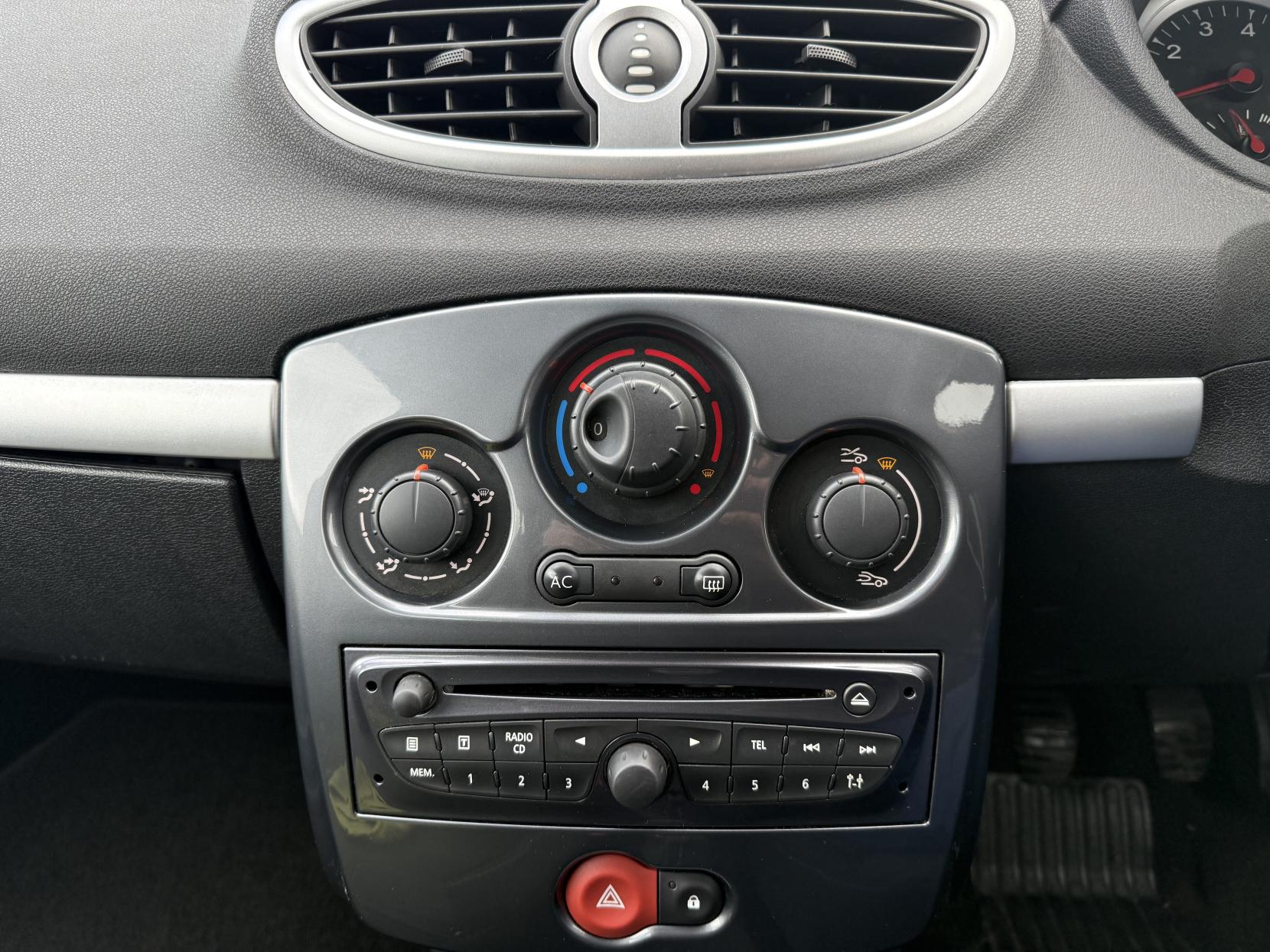 Renault Clio 1.2 Expression + Hatchback 5dr Petrol Manual Euro 5 (75 ps)