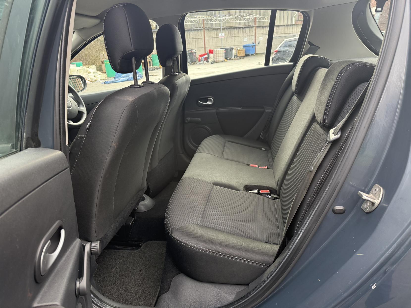 Renault Clio 1.2 Expression + Hatchback 5dr Petrol Manual Euro 5 (75 ps)