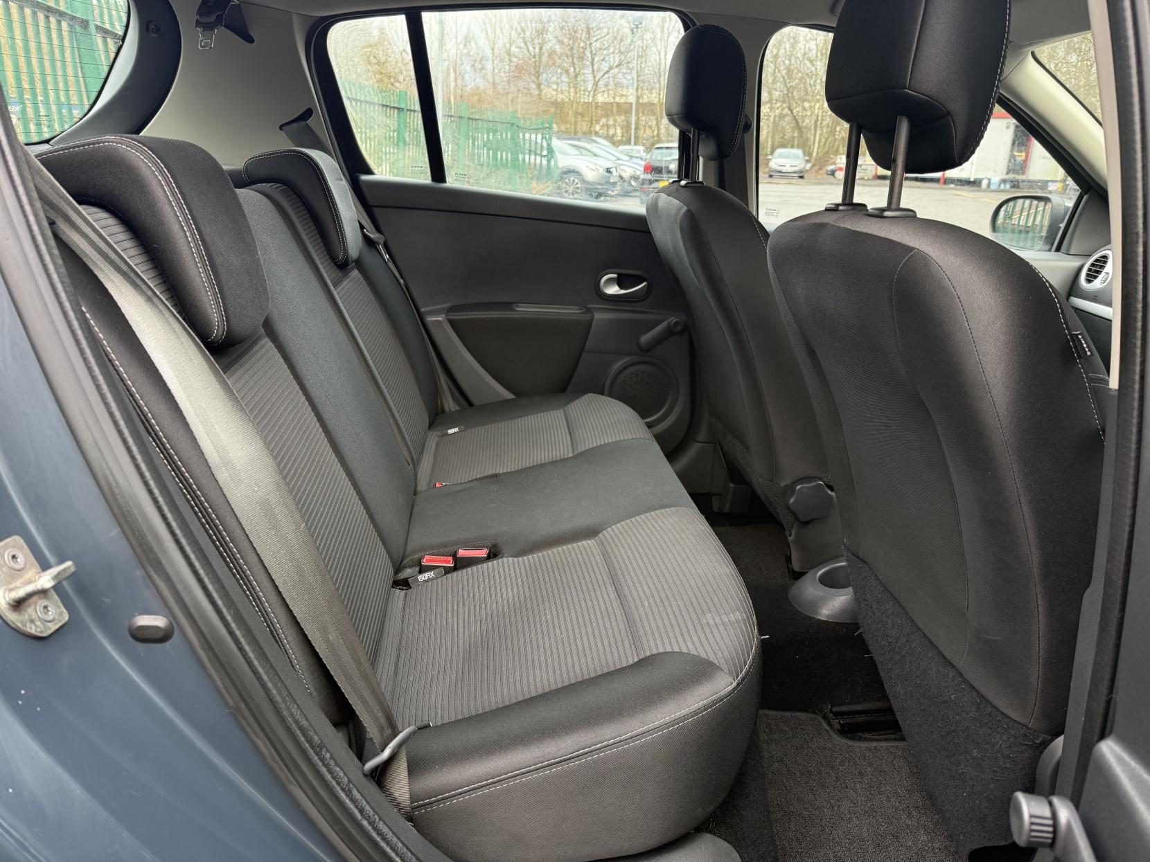 Renault Clio 1.2 Expression + Hatchback 5dr Petrol Manual Euro 5 (75 ps)