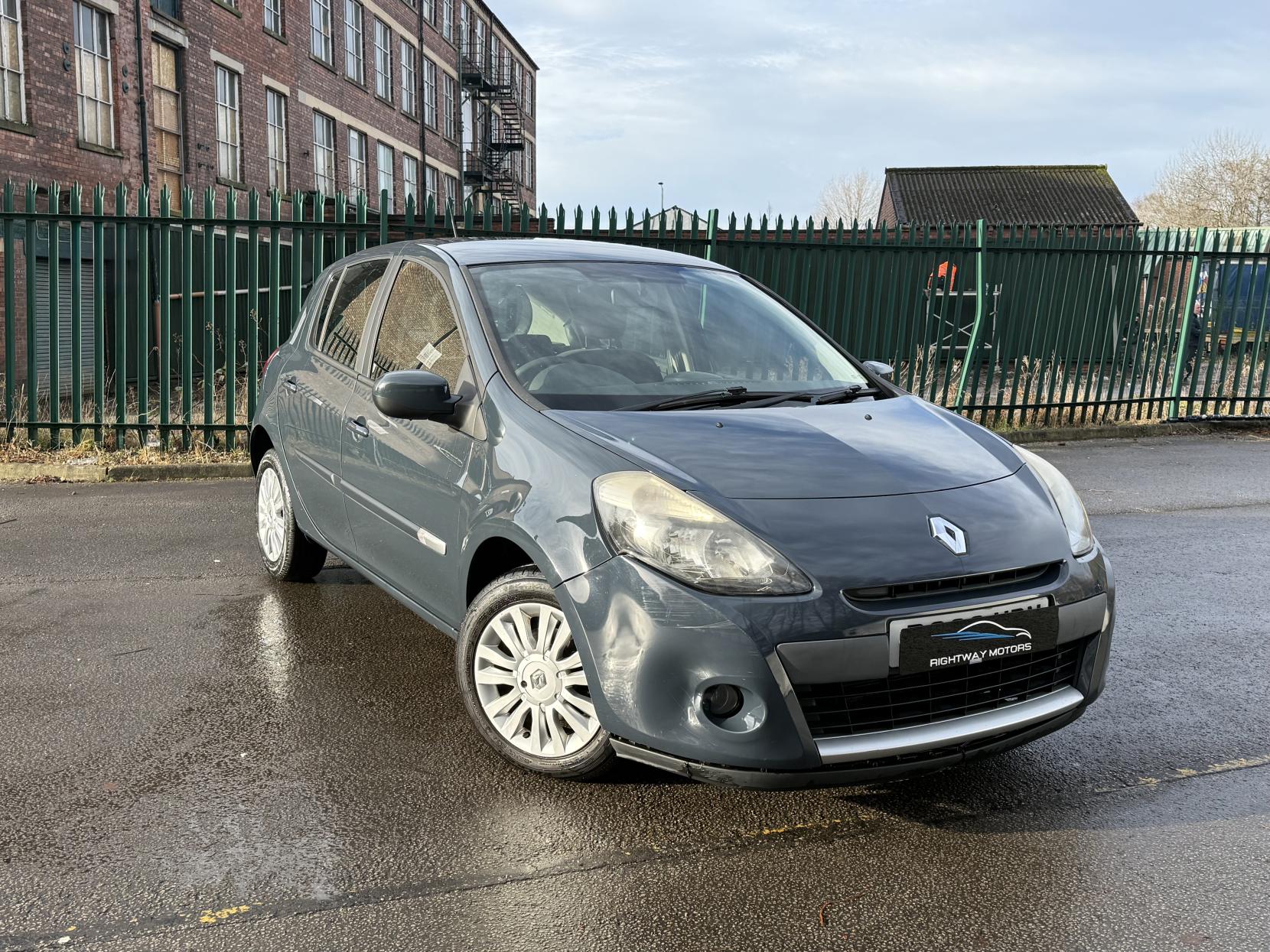 Renault Clio 1.2 Expression + Hatchback 5dr Petrol Manual Euro 5 (75 ps)