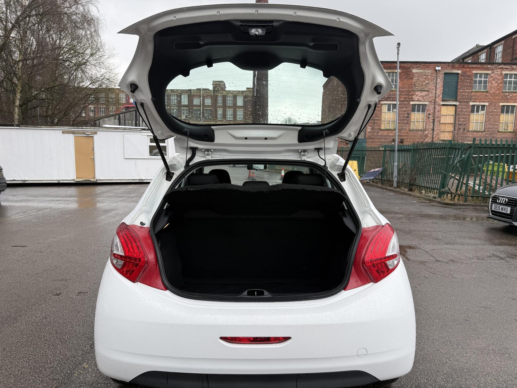 Peugeot 208 1.2 VTi Access+ Hatchback 5dr Petrol Manual Euro 5 (82 ps)