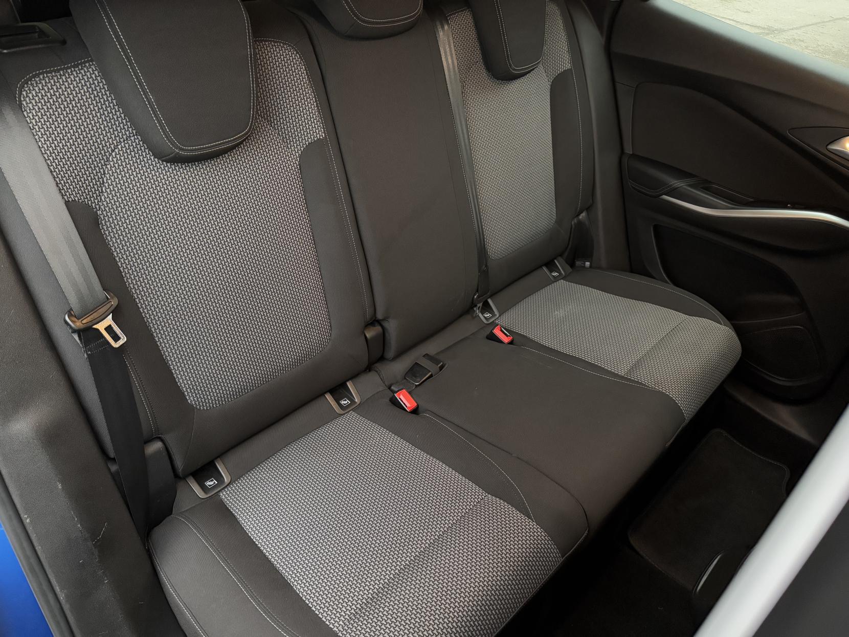 Vauxhall Grandland X 1.6 Turbo D BlueInjection SE SUV 5dr Diesel Auto Euro 6 (s/s) (120 ps)