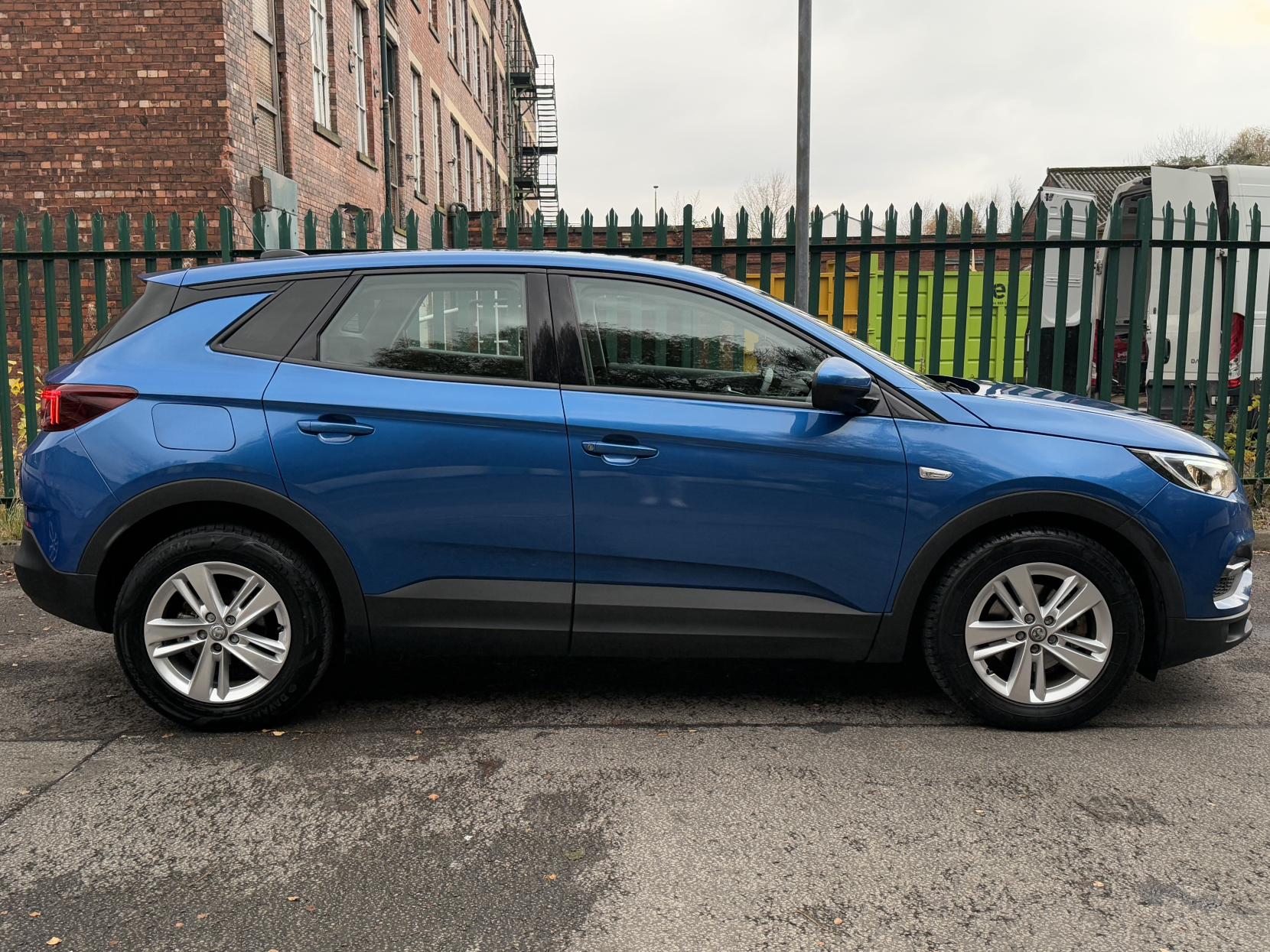 Vauxhall Grandland X 1.6 Turbo D BlueInjection SE SUV 5dr Diesel Auto Euro 6 (s/s) (120 ps)