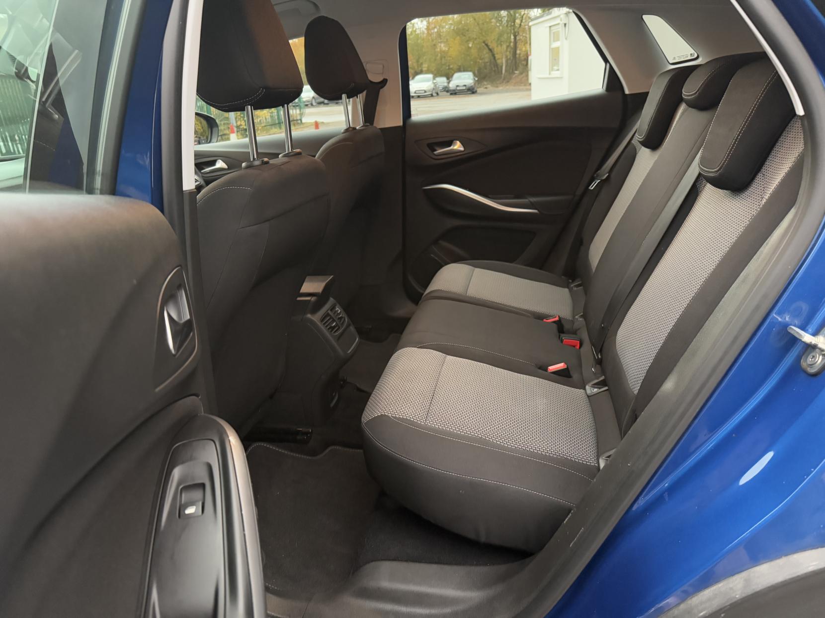 Vauxhall Grandland X 1.6 Turbo D BlueInjection SE SUV 5dr Diesel Auto Euro 6 (s/s) (120 ps)