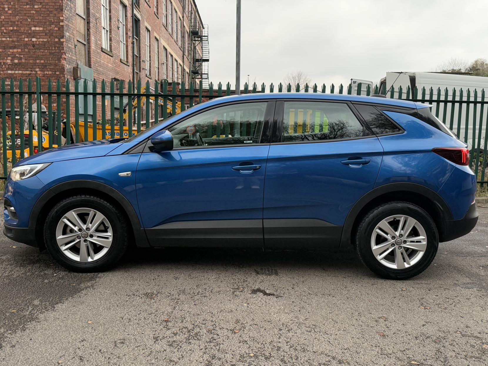 Vauxhall Grandland X 1.6 Turbo D BlueInjection SE SUV 5dr Diesel Auto Euro 6 (s/s) (120 ps)