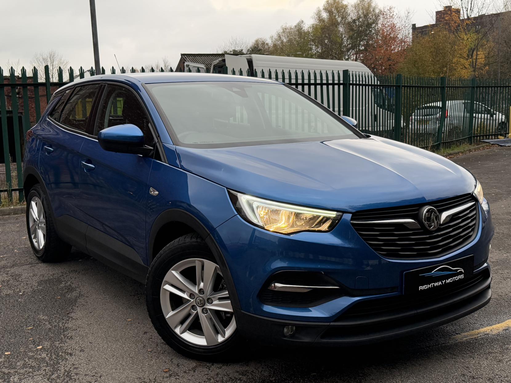 Vauxhall Grandland X 1.6 Turbo D BlueInjection SE SUV 5dr Diesel Auto Euro 6 (s/s) (120 ps)