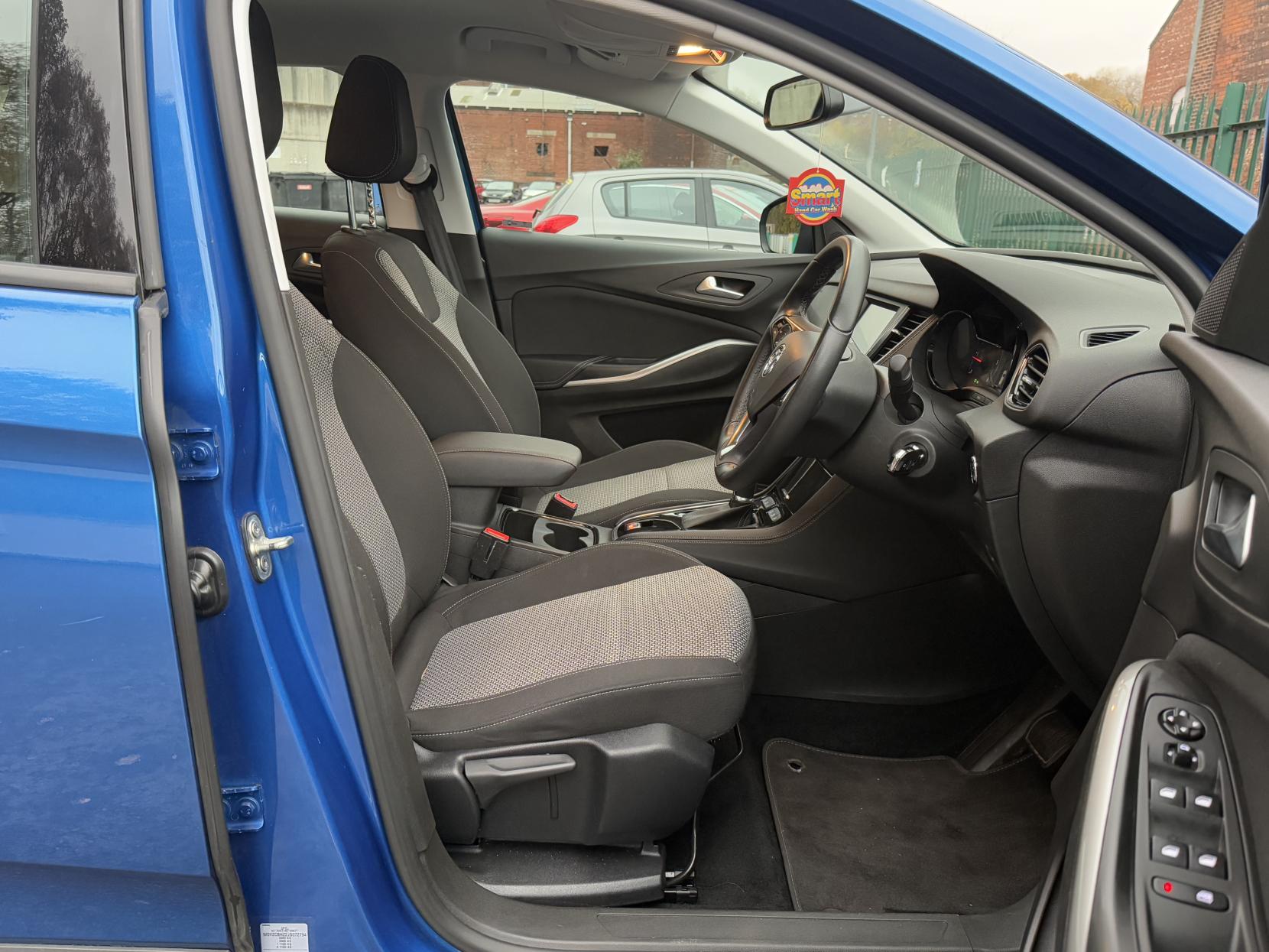 Vauxhall Grandland X 1.6 Turbo D BlueInjection SE SUV 5dr Diesel Auto Euro 6 (s/s) (120 ps)