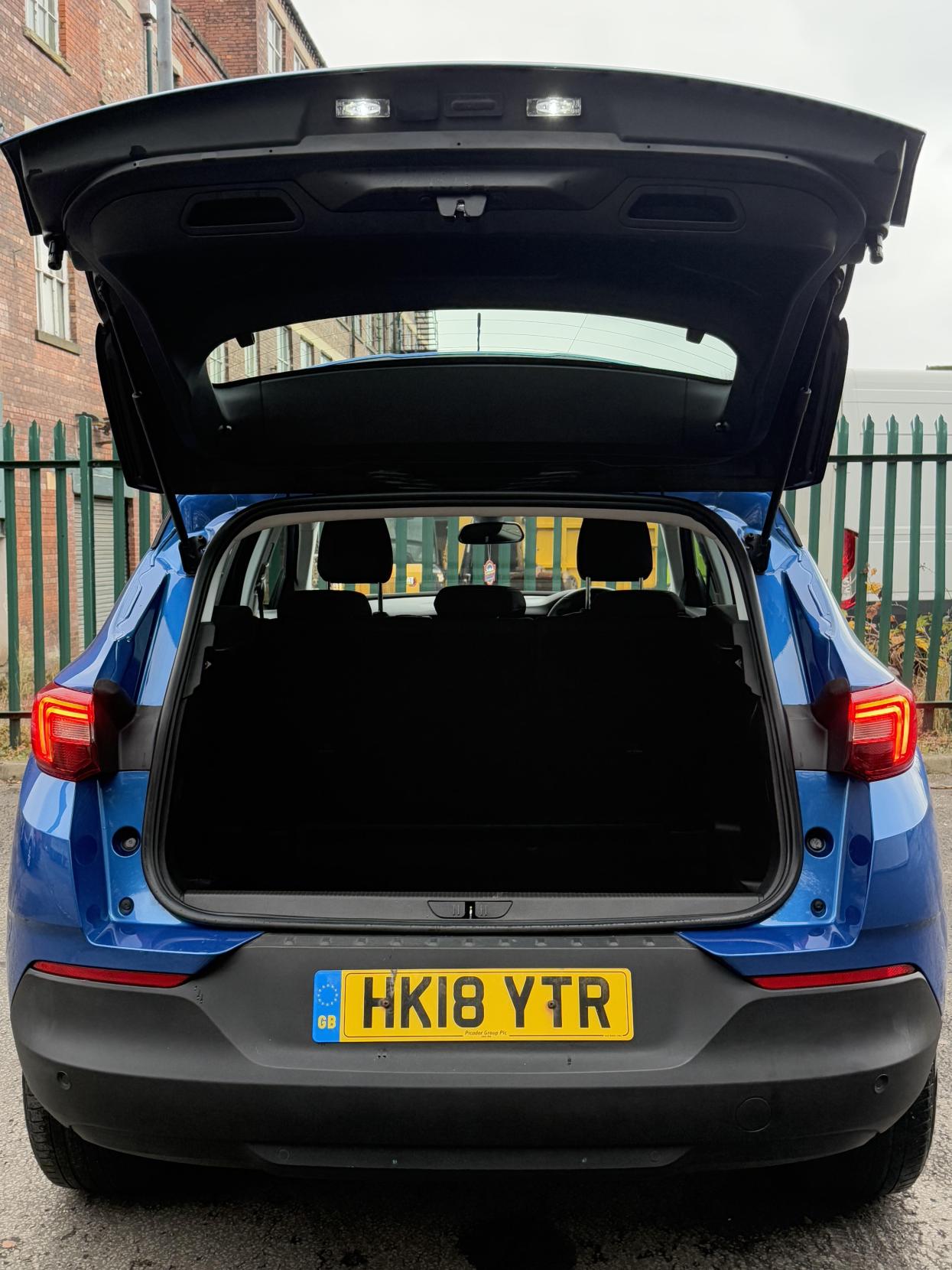 Vauxhall Grandland X 1.6 Turbo D BlueInjection SE SUV 5dr Diesel Auto Euro 6 (s/s) (120 ps)