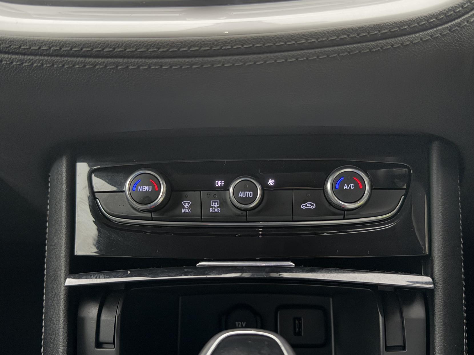 Vauxhall Grandland X 1.6 Turbo D BlueInjection SE SUV 5dr Diesel Auto Euro 6 (s/s) (120 ps)